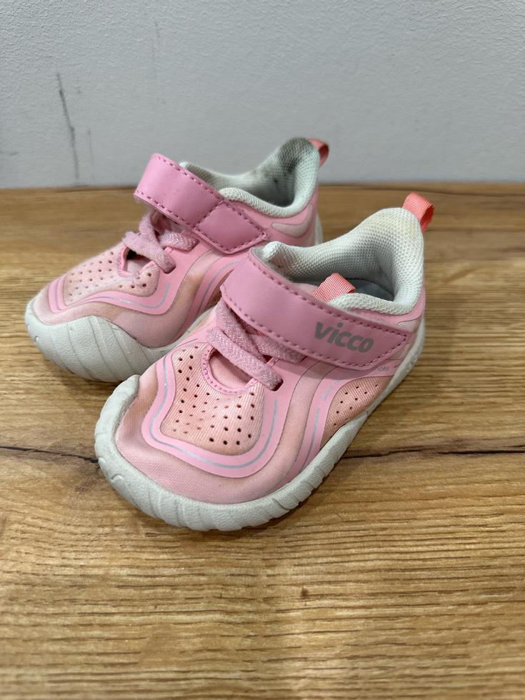 Кроссовки от Vicco