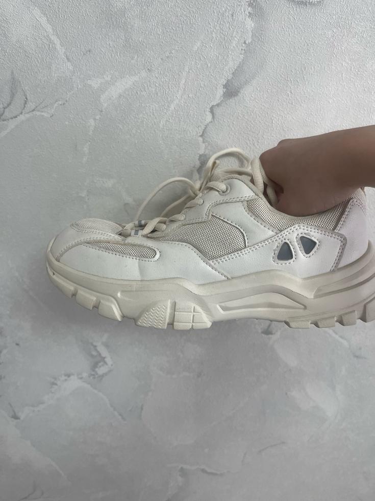 бежевые кросовки