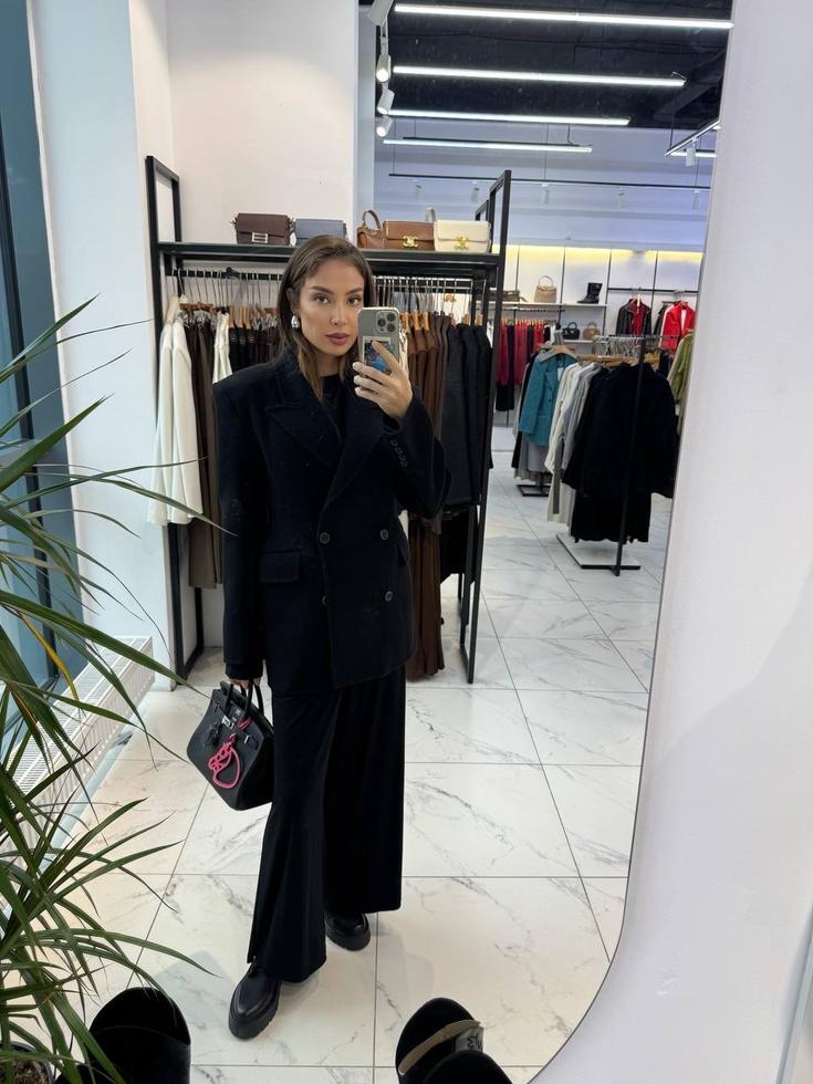 Черное укороченное пальто 100% шерсти