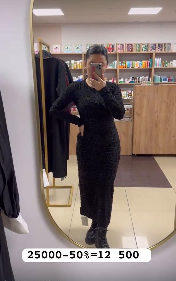 Черное длинное платье