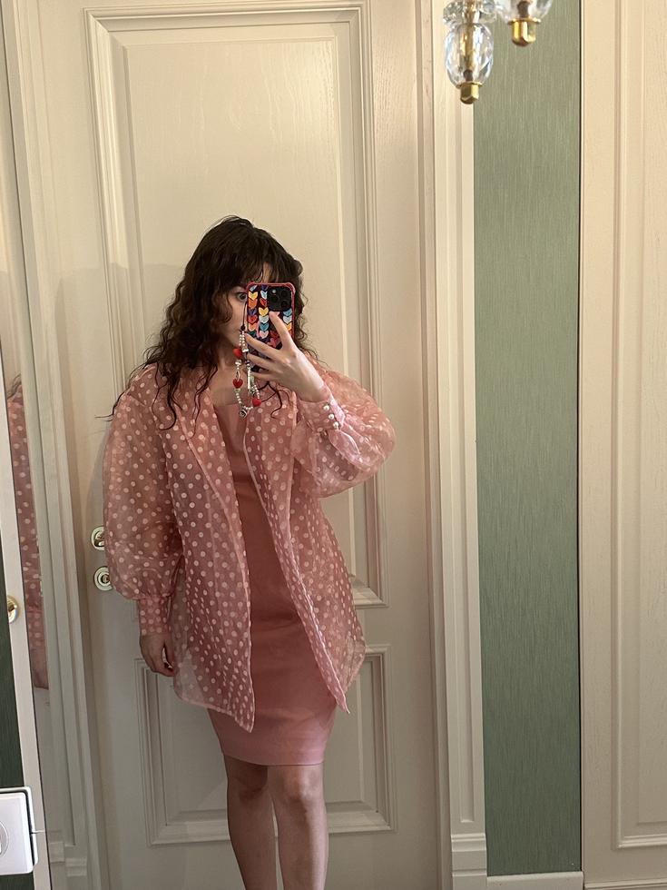 розовое платье и накидка 