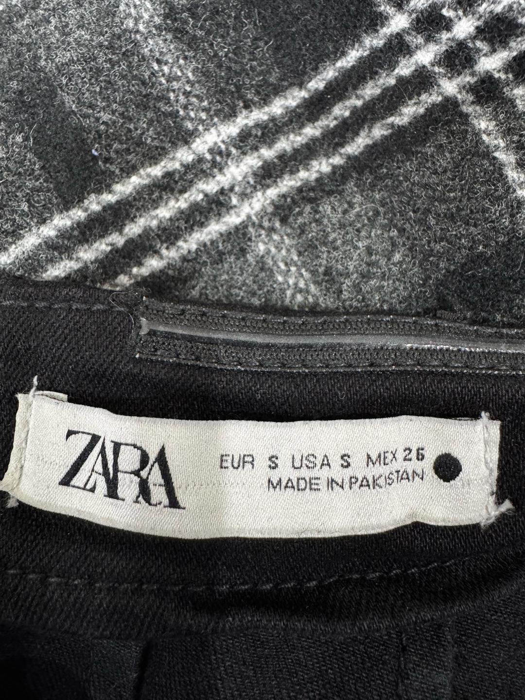 Zara Черное джинсовое платье с открытыми плечами — фото 2