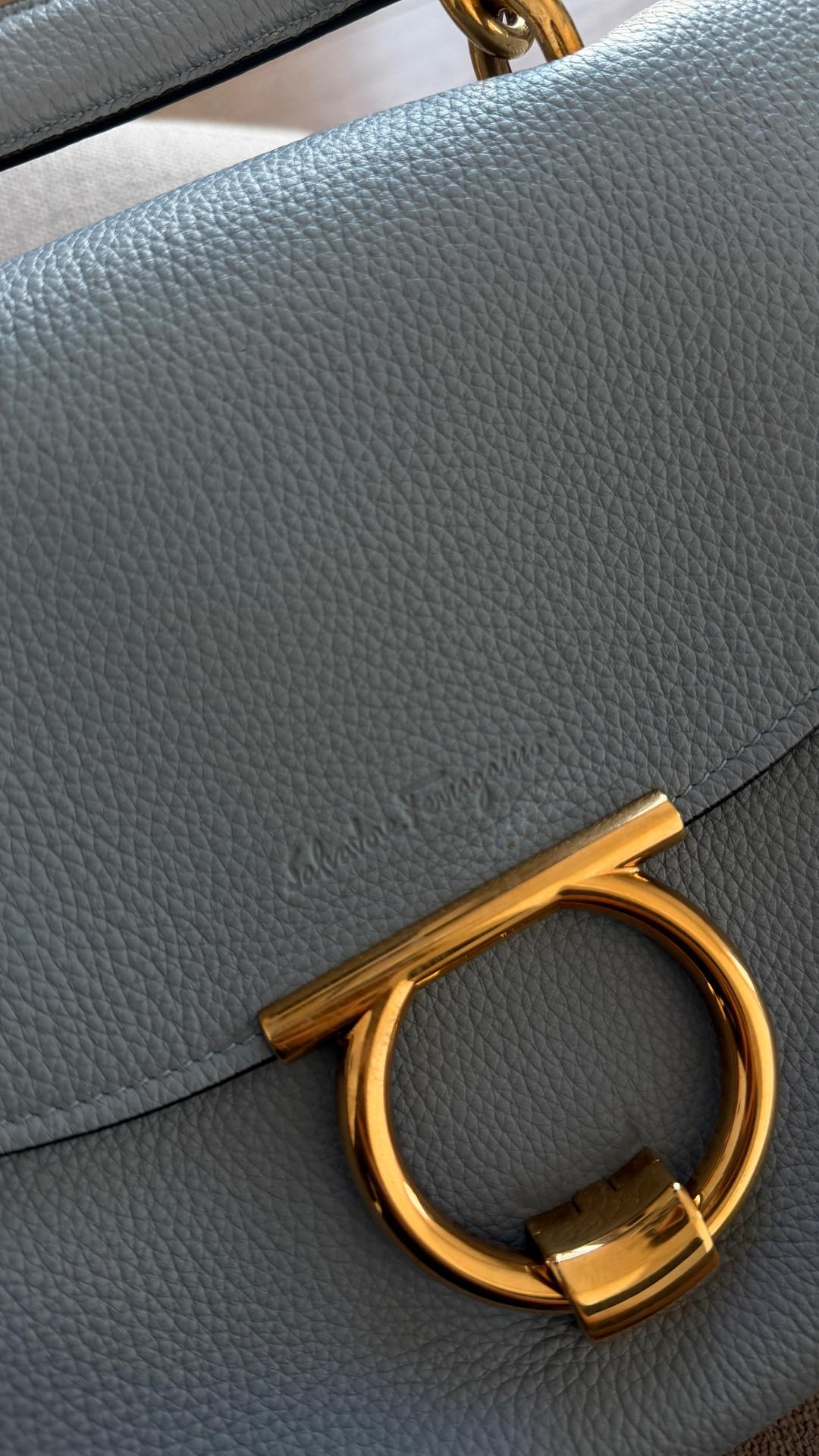 Salvatore Ferragamo Оригинальная сумка Salvatore Ferragamo Gancini Top Handle — фото 2