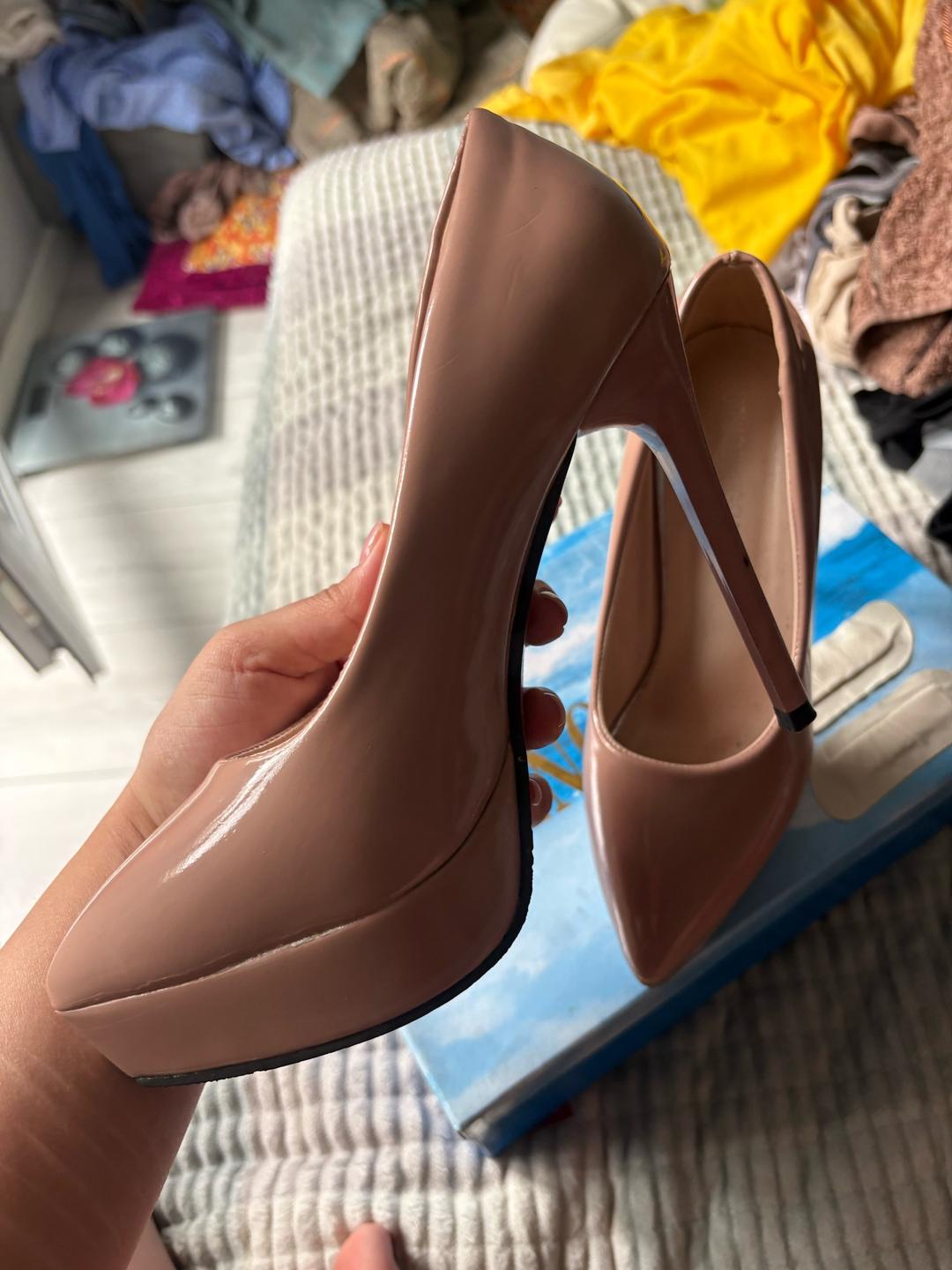 Нет бренда Продаю бежевые лалабутены (туфли/лодочки) 👠 — фото 2