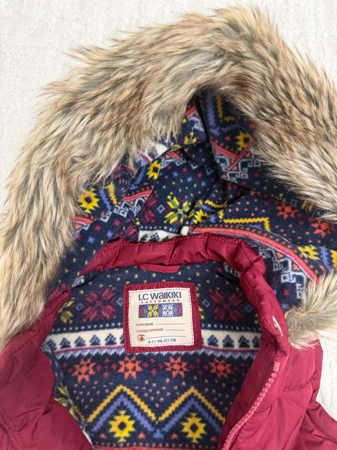 LC Waikiki Жилетка с капюшоном для девочки бордовая меховая жилетка с капюшоном — фото 2
