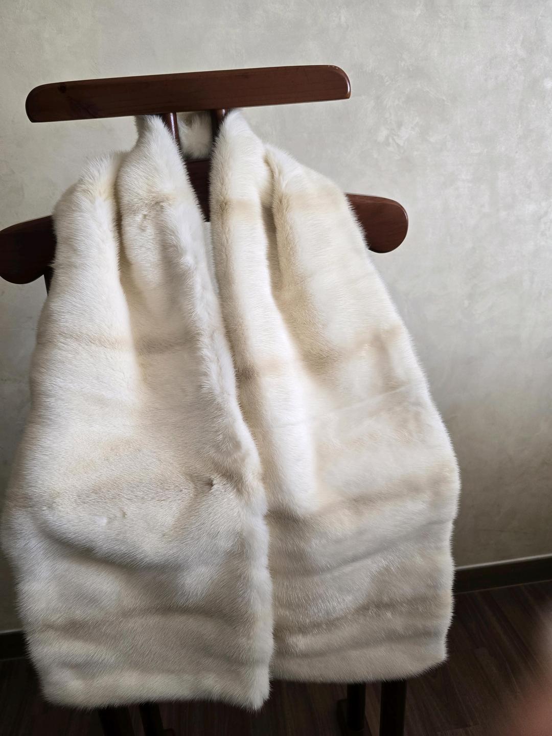 Нет бренда Норковое манто 150×25 см, нежно ванильно-карамельного цвета,на шелковом подкладе — фото 2