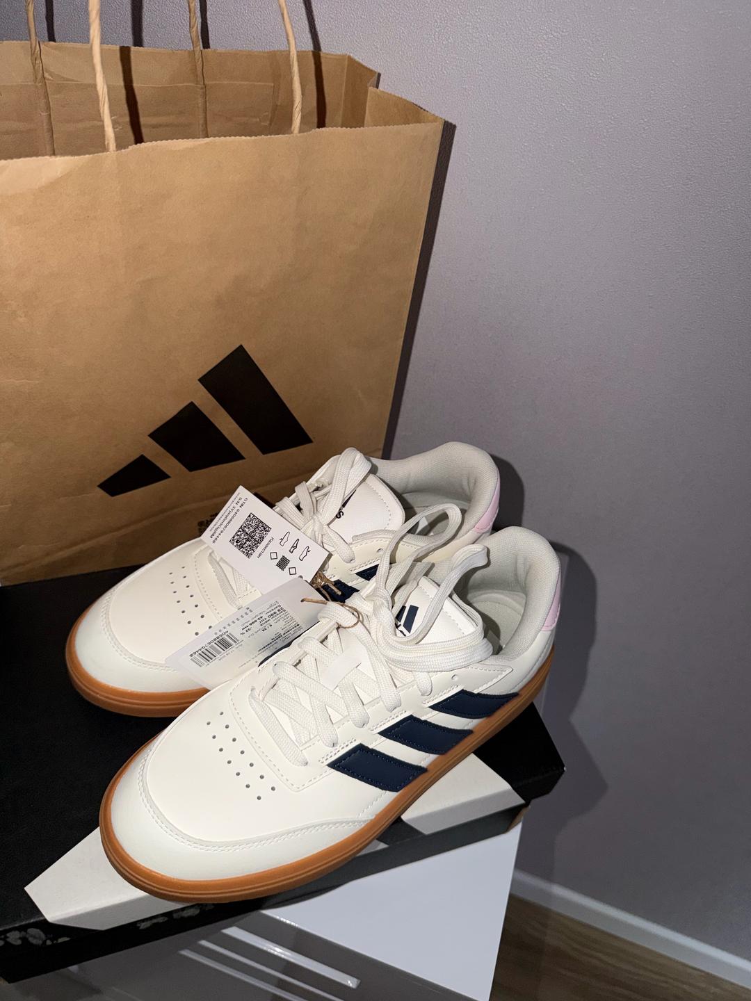 Adidas Оригинальные кроссовки Adidas — фото 2