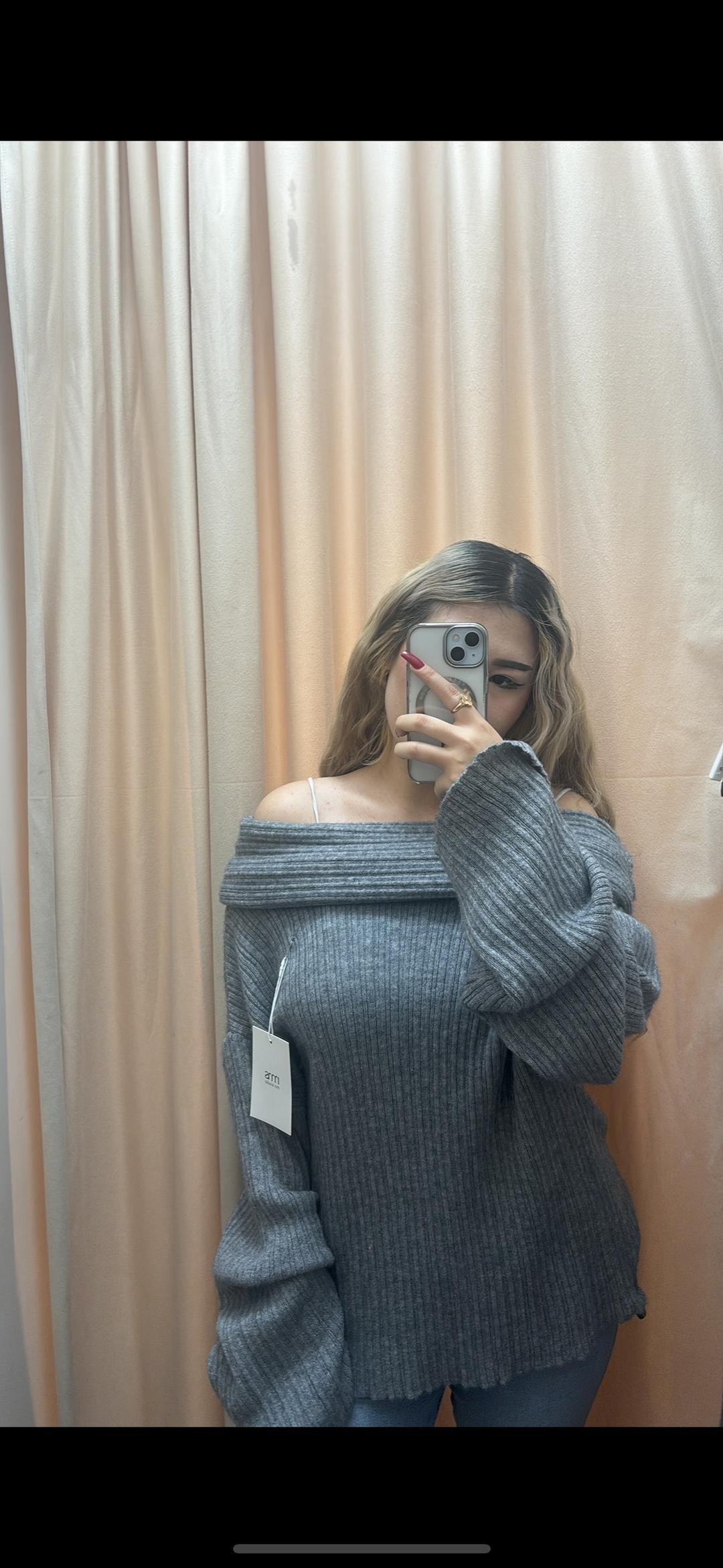 sisi_shop Серый объемный свитер с открытыми плечами, новый с биркой — фото 2