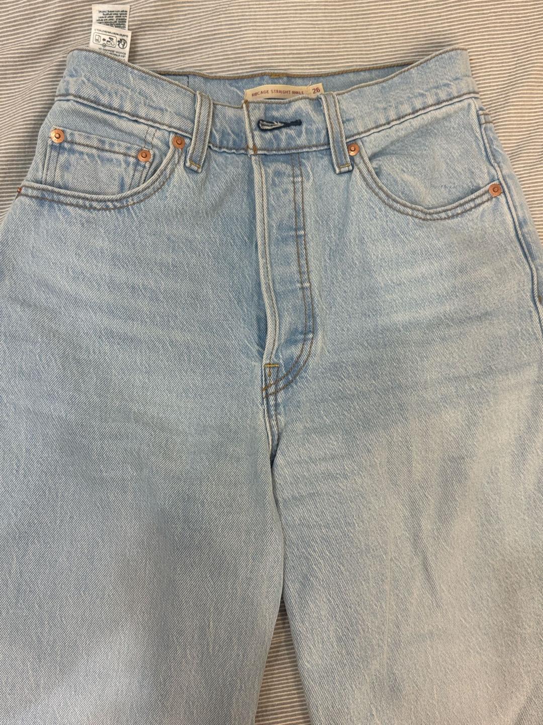 Levi's Женские джинсы Levi's Ribcage Straight Ankle — фото 2
