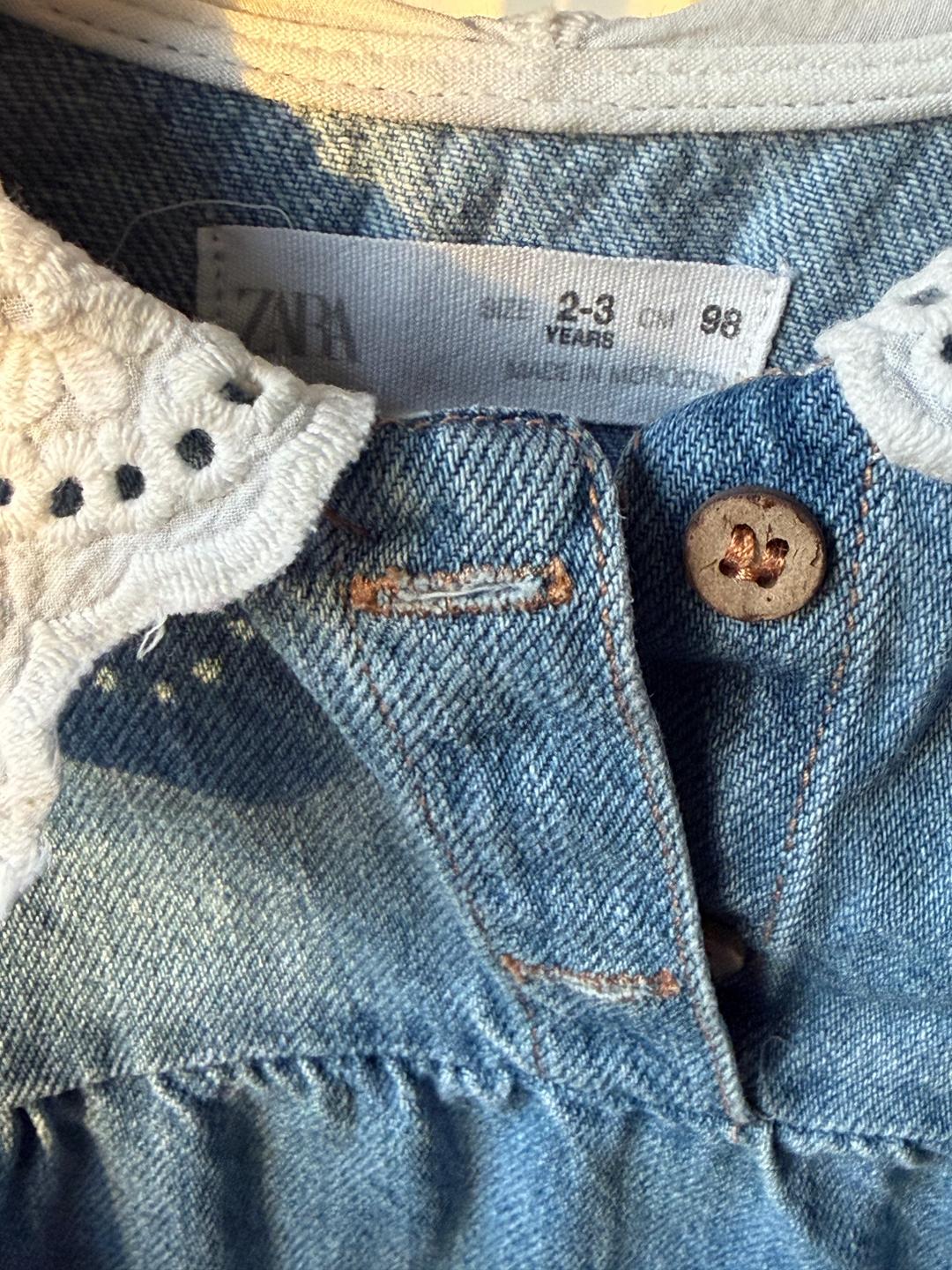 Zara Джинсовое платье ZARA с кружевным воротником — фото 2