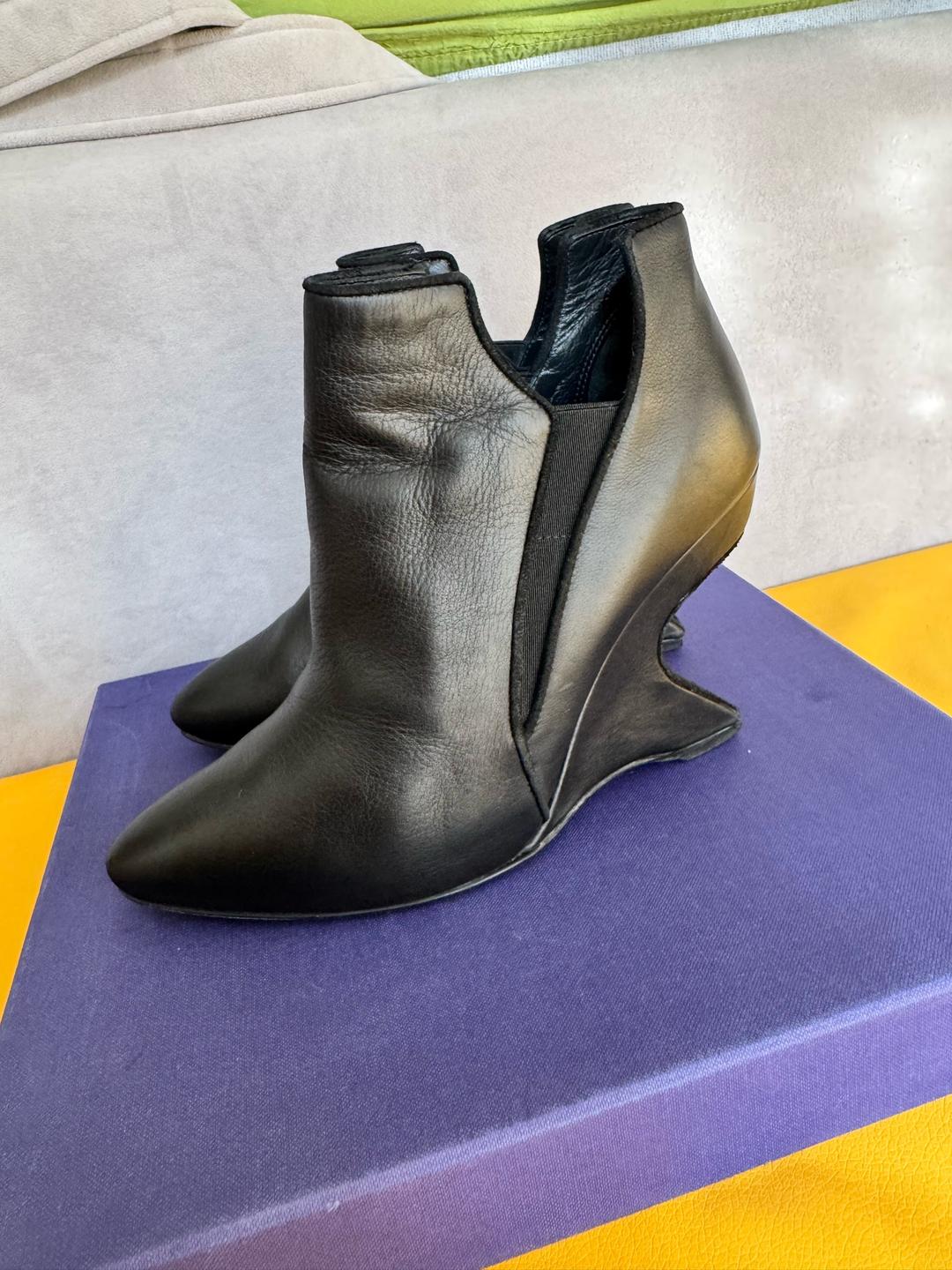 Stuart Weitzman Ботильоны с дизайнерским каблуком — фото 2