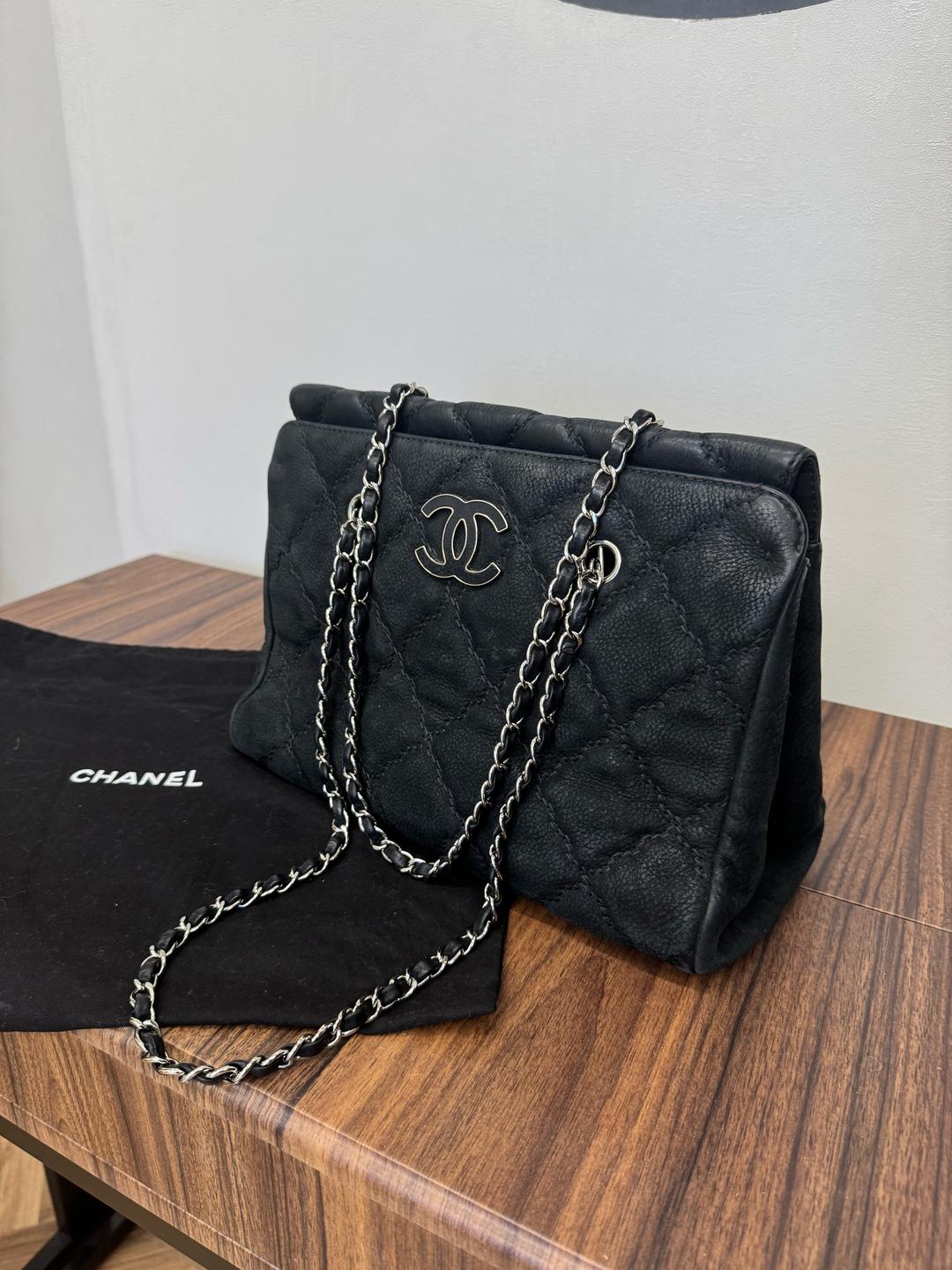 Chanel Сумка Chanel Timeless CC Soft Tote, Black Suede, Silver Hardware — фото 2