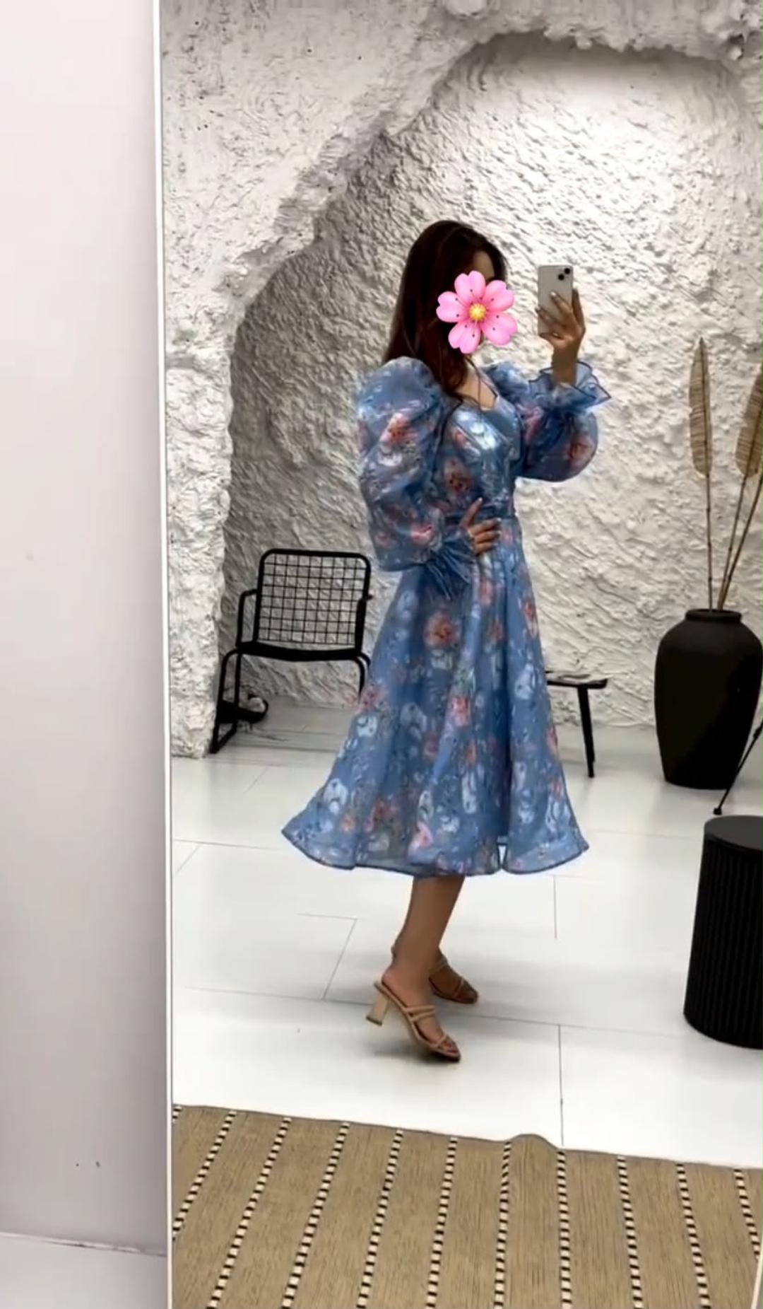 Acne Studios Женское платье с цветочным принтом и объемными рукавами — фото 2