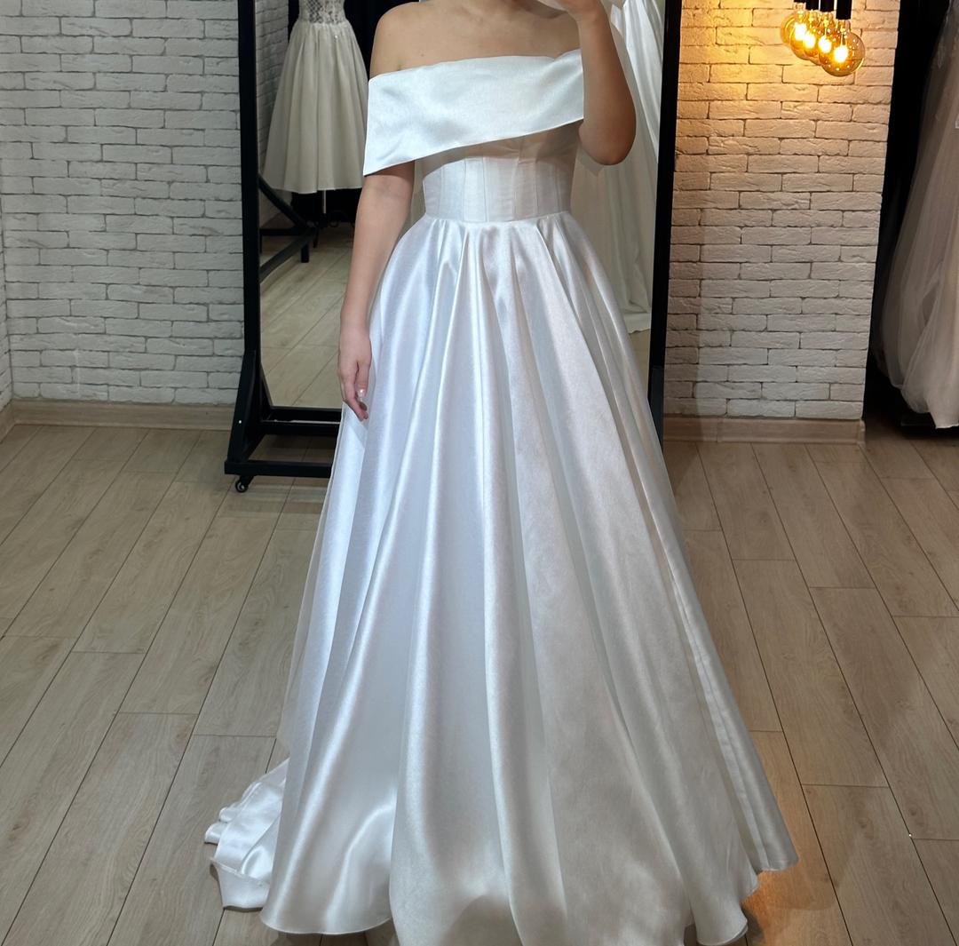 Ivory dress Свадебное платье с открытыми плечами и разрезом — фото 2