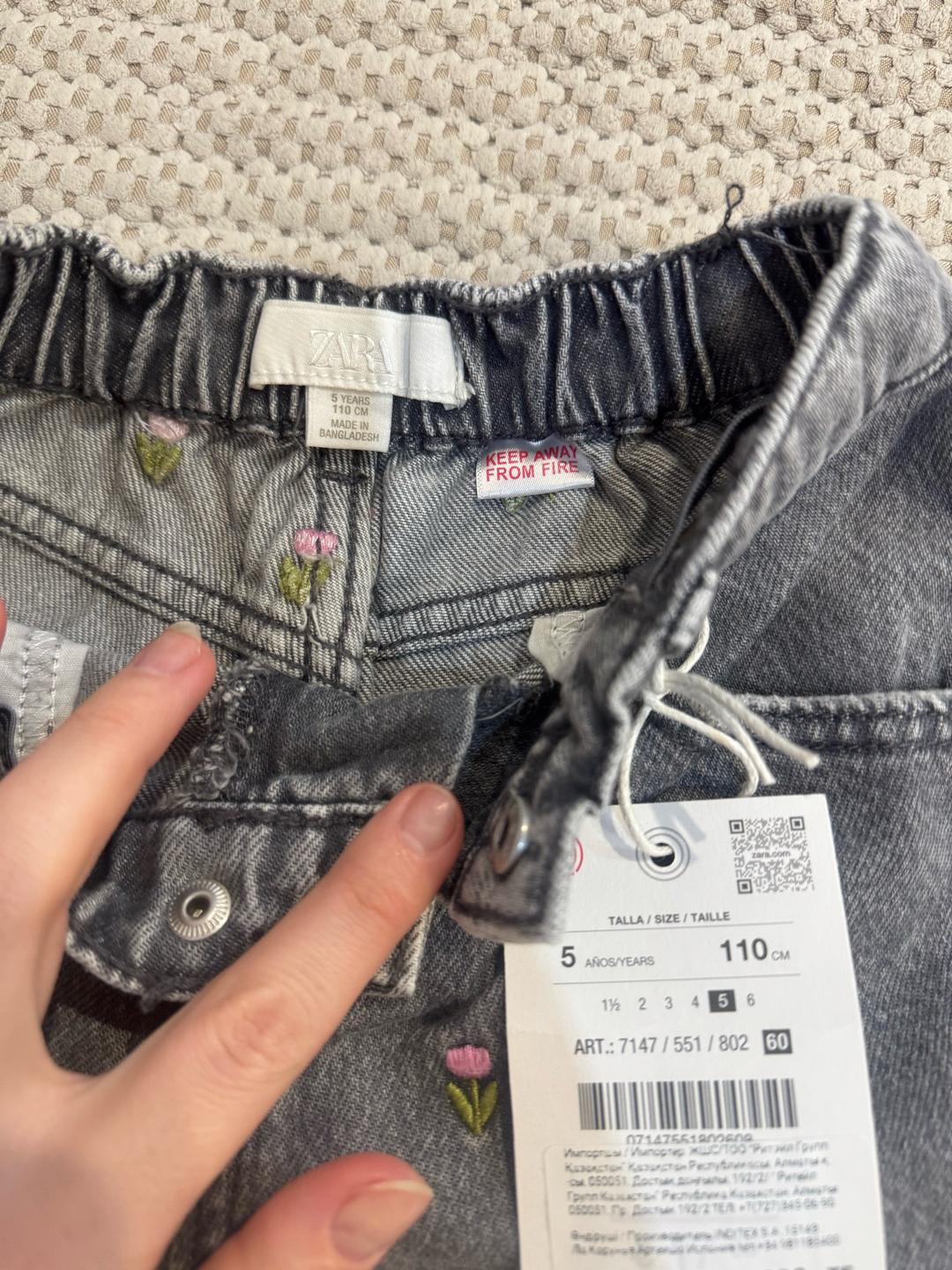 Zara Джинсы ZARA с вышивкой для девочки — фото 2
