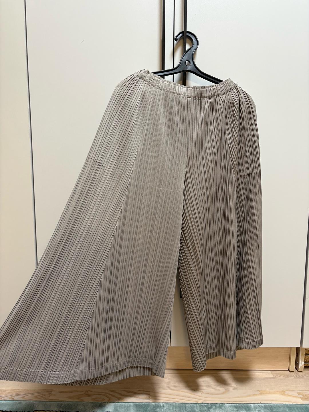 Issey Miyake Японский дизайнерский бренд Issey Miyake,линейка PLEATS PLEASE — фото 2