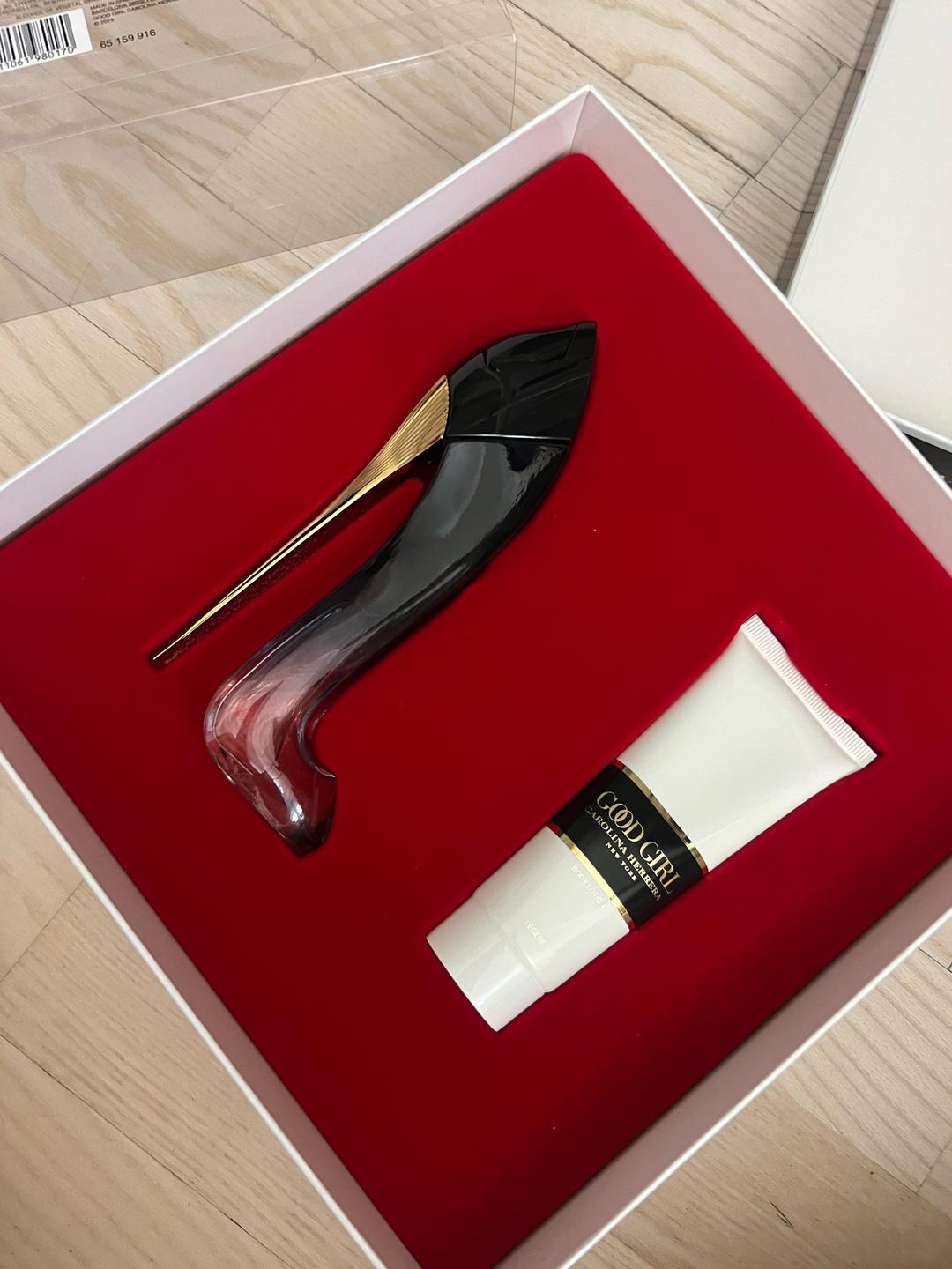 Carolina Herrera Набор Carolina Herrera парфюм и крем для тела — фото 2