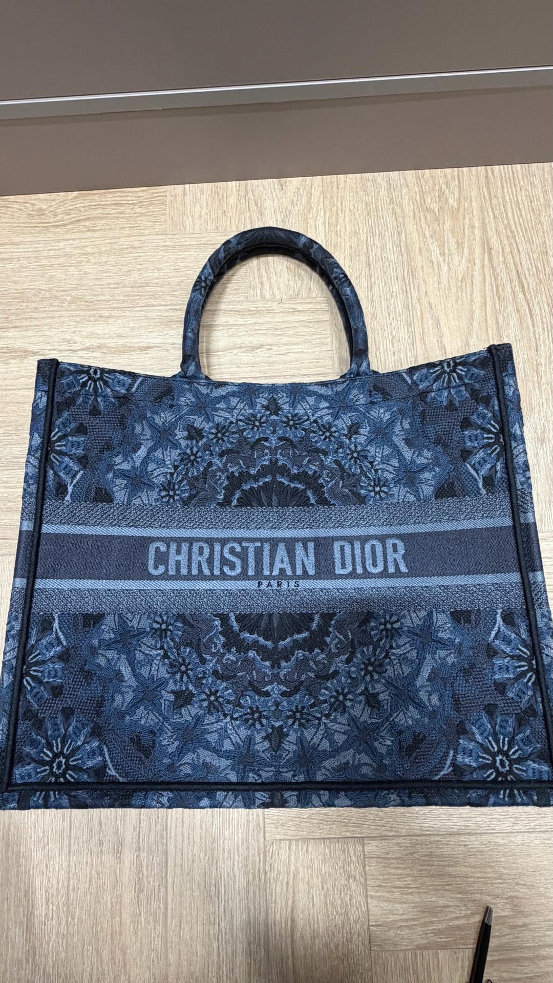 Dior Сумка Christian Dior Book Tote — фото 2