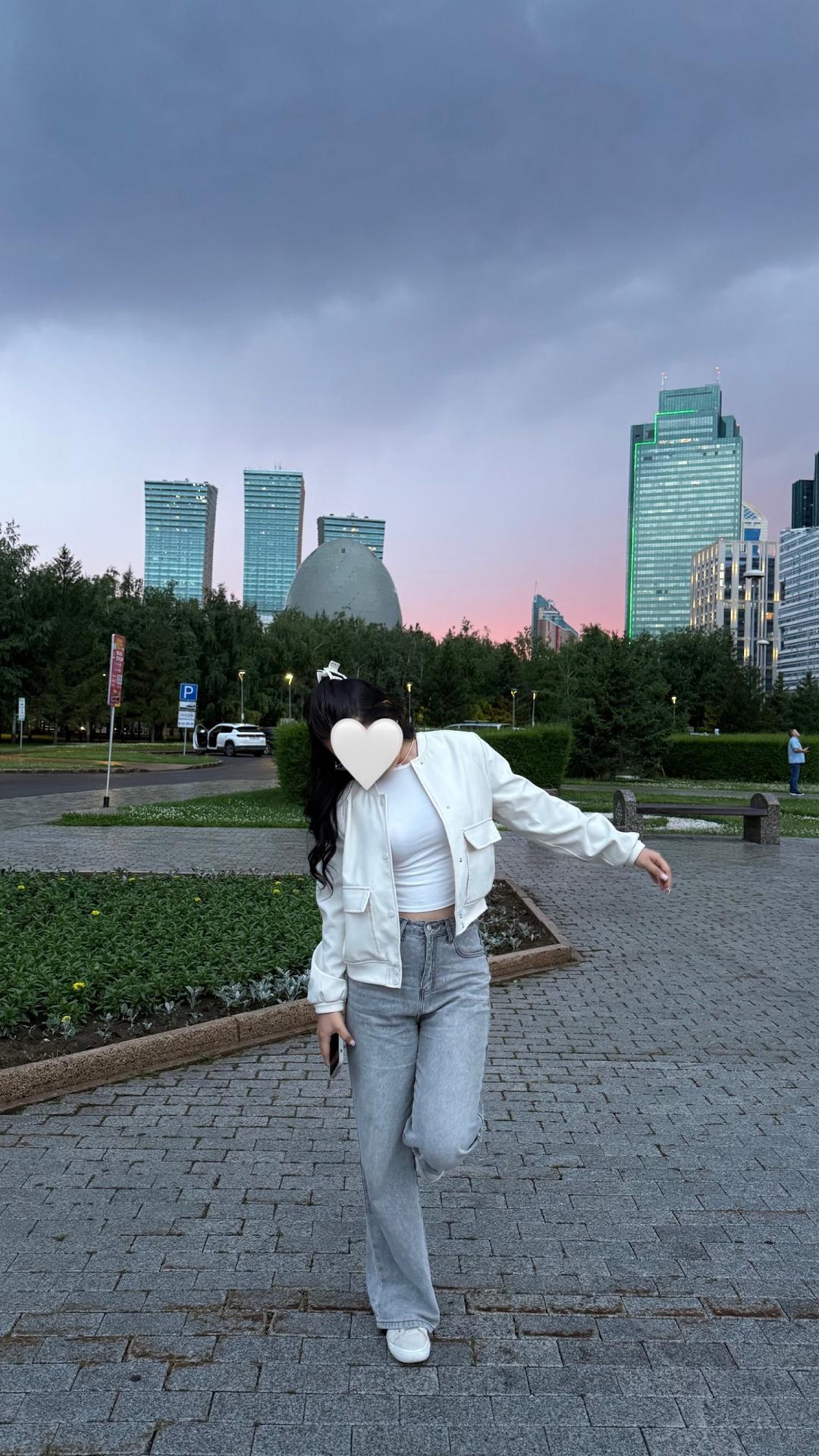 Серые джинсы — фото 2