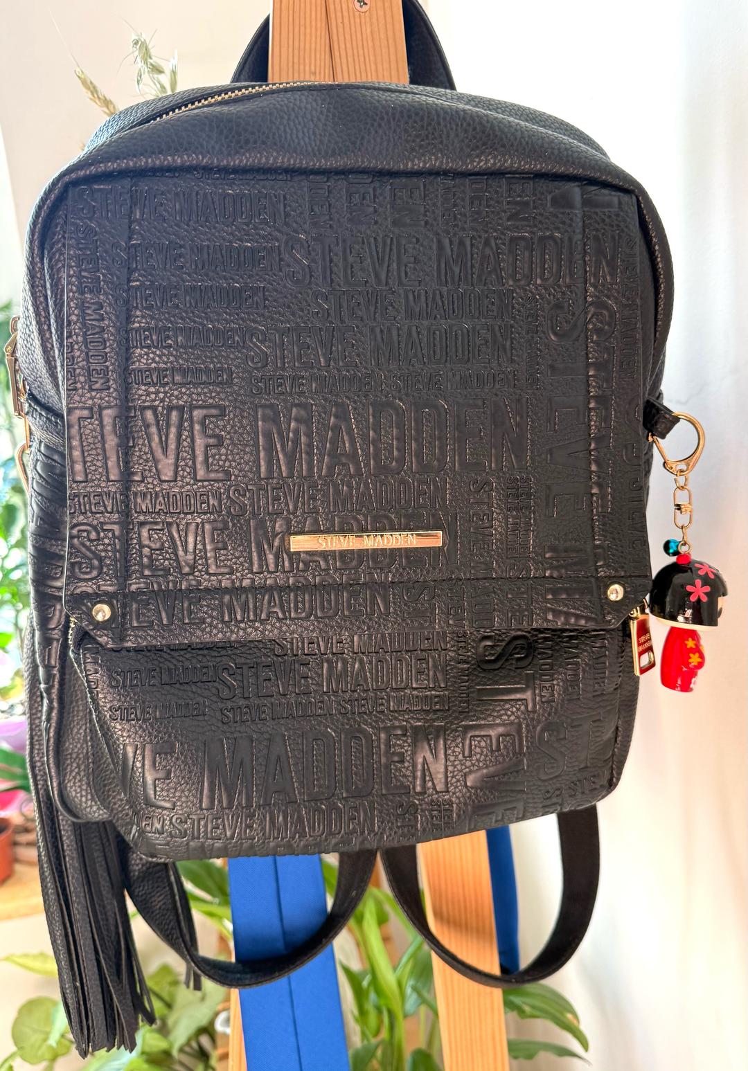 Steve Madden Стильный черный рюкзак с тиснением и кистью — фото 2