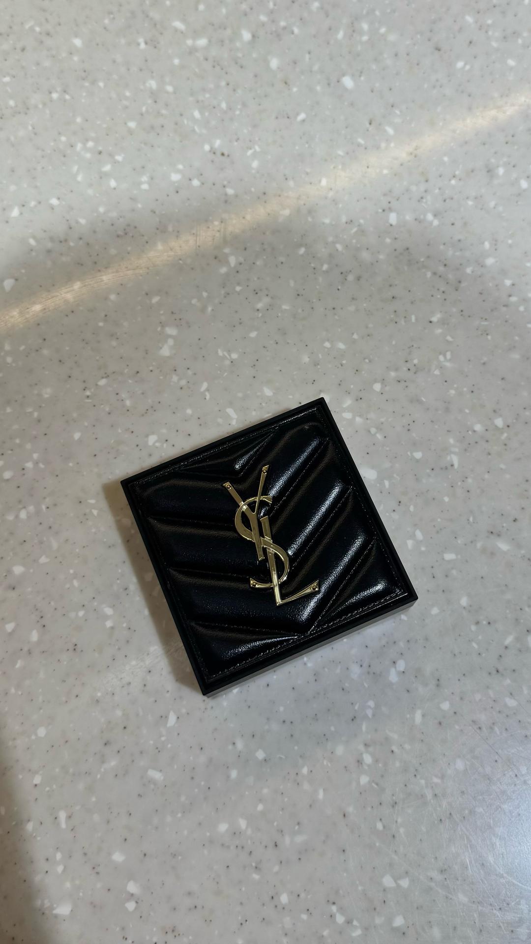 Yves Saint Laurent Yves Saint Laurent пудра — фото 2