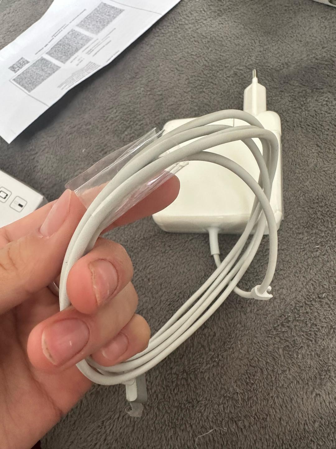 Apple Блок питания Apple 85W Magsafe Power Adapter белый — фото 2