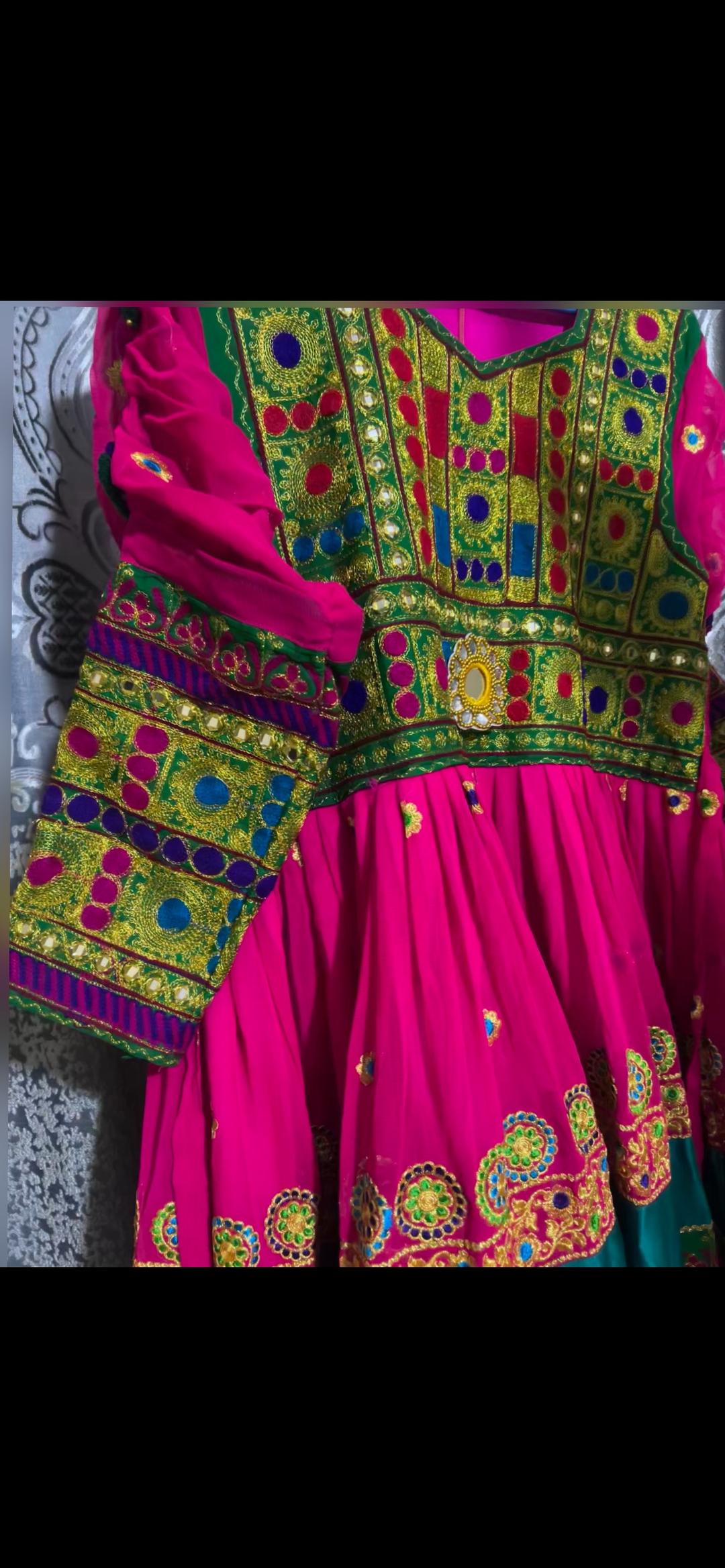 Afghan Национальное женское платье с вышивкой и зеркальцами — фото 2