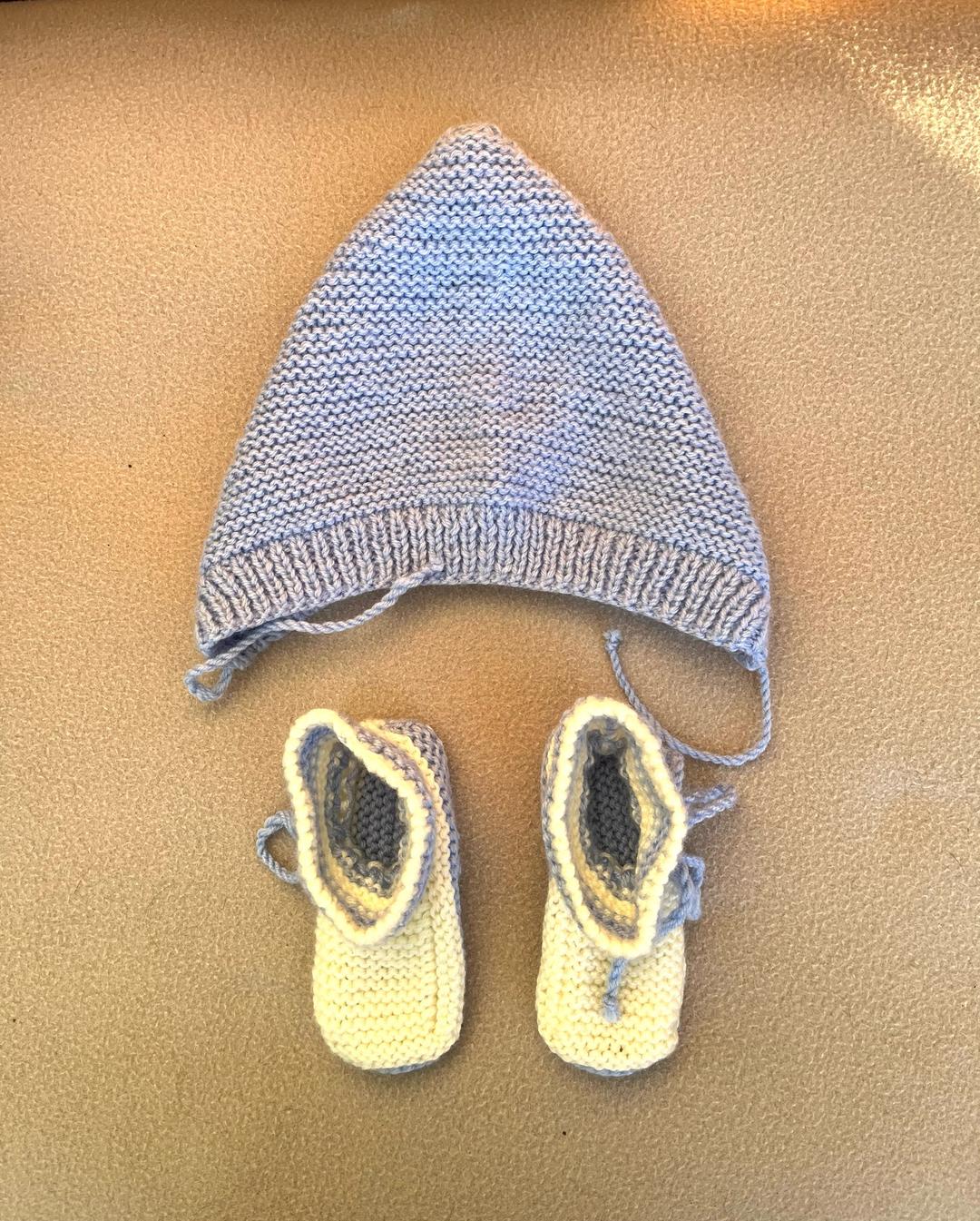 Handmade (ручная работа) Комплект вязаный детский: чепчик и пинетки — фото 2