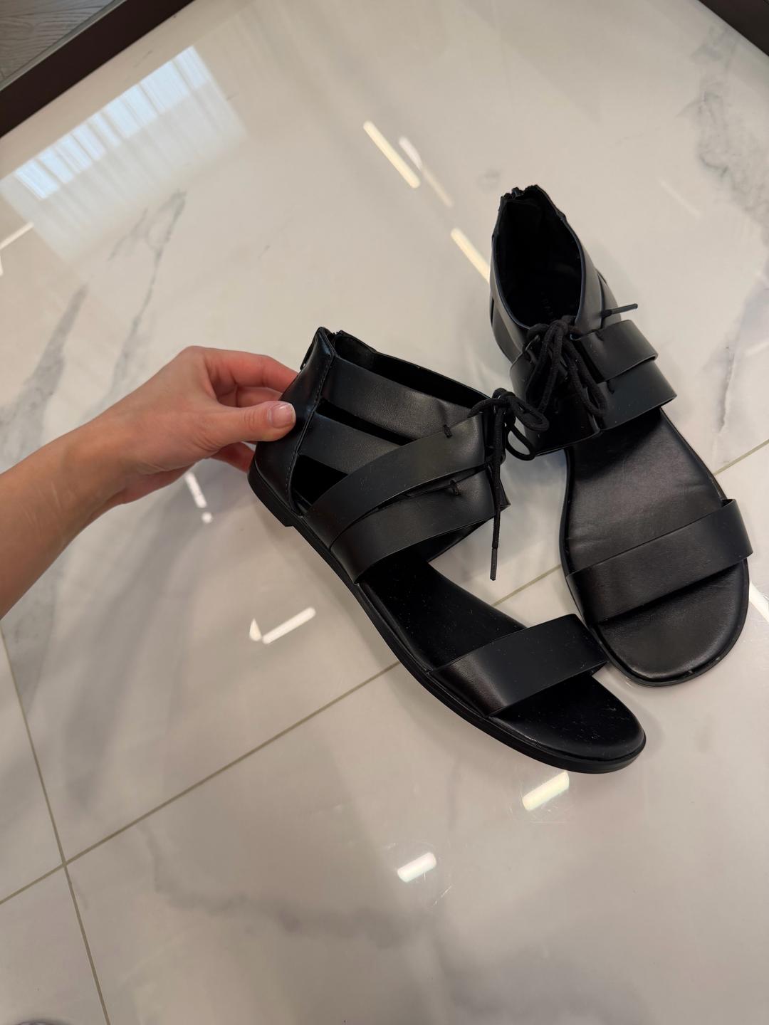Charles & Keith Черные сандалии со шнуровкой — фото 2