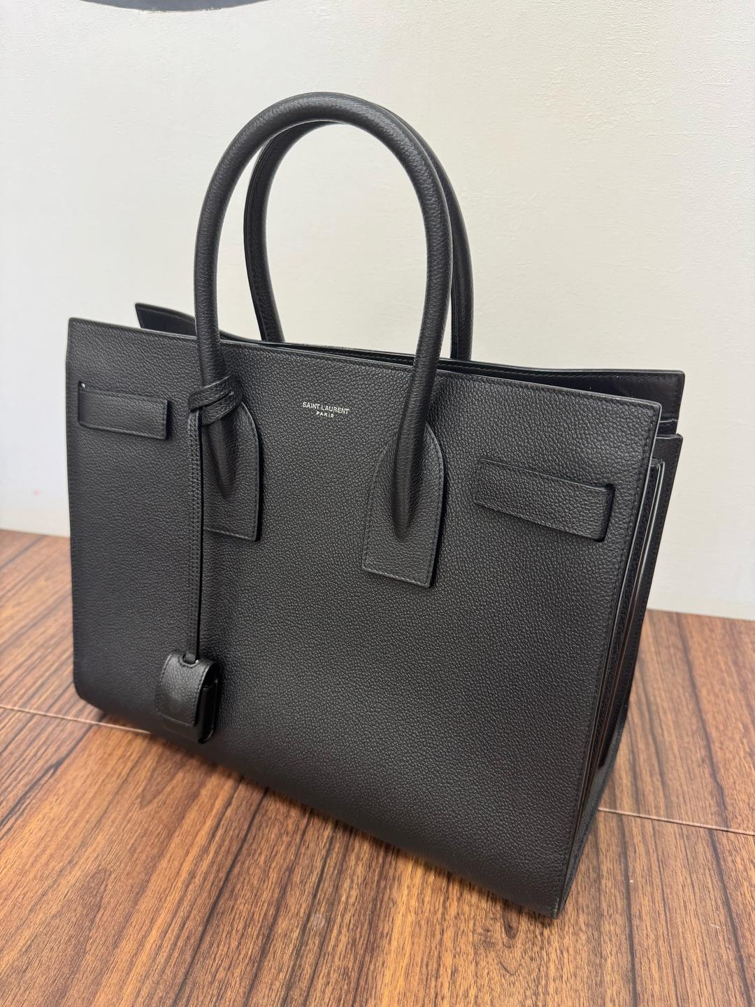 Yves Saint Laurent Сумка Saint Laurent Sac de Jour Large — фото 2