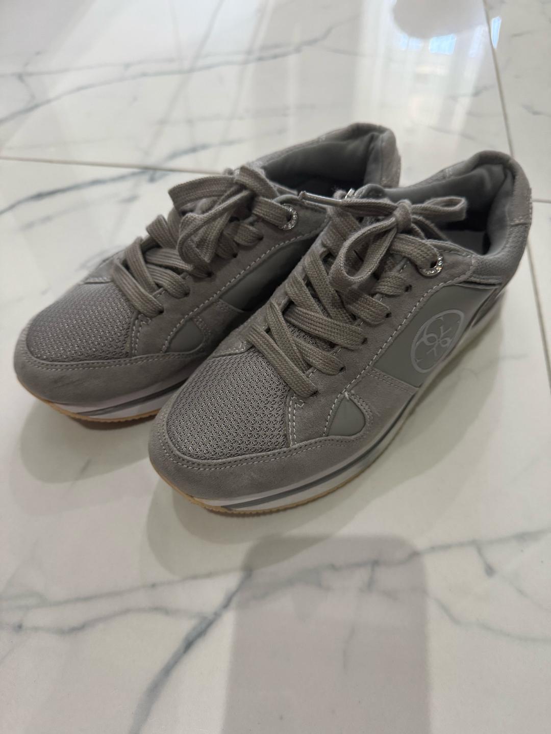 GUESS Продам женские кроссовки Guess — фото 2