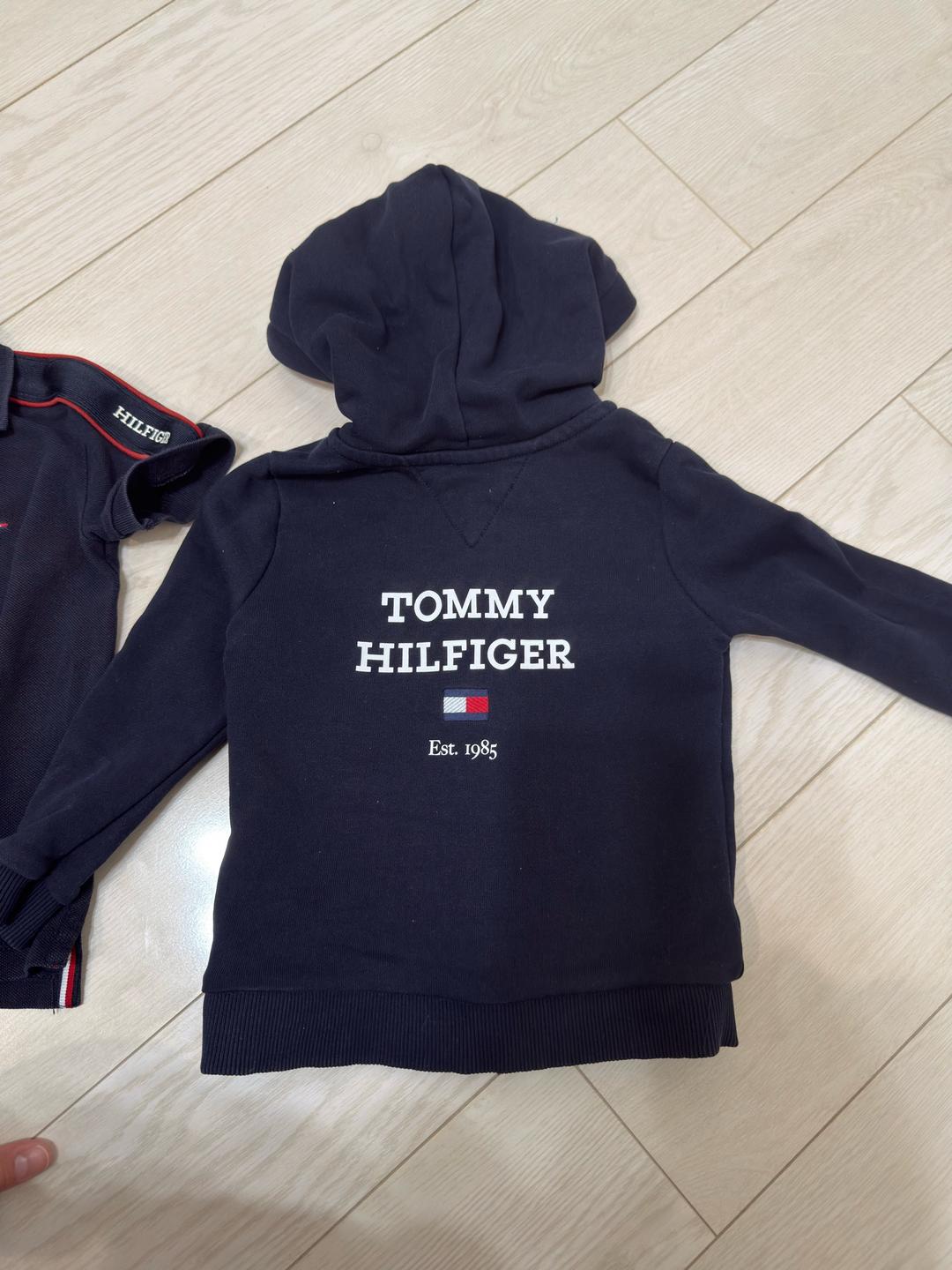 Tommy Hilfiger Комплект Tommy Hilfiger: поло, худи и брюки для мальчика — фото 2