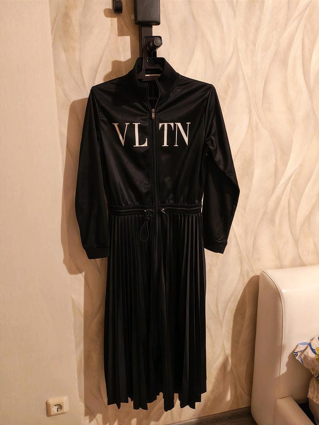 Нет бренда Платье спортивное на длинном замке VLTN — фото 2