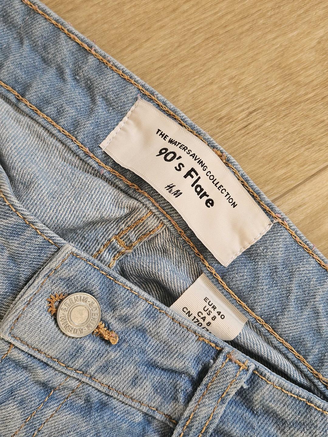 H&M Голубые джинсы H&M с принтом — фото 2