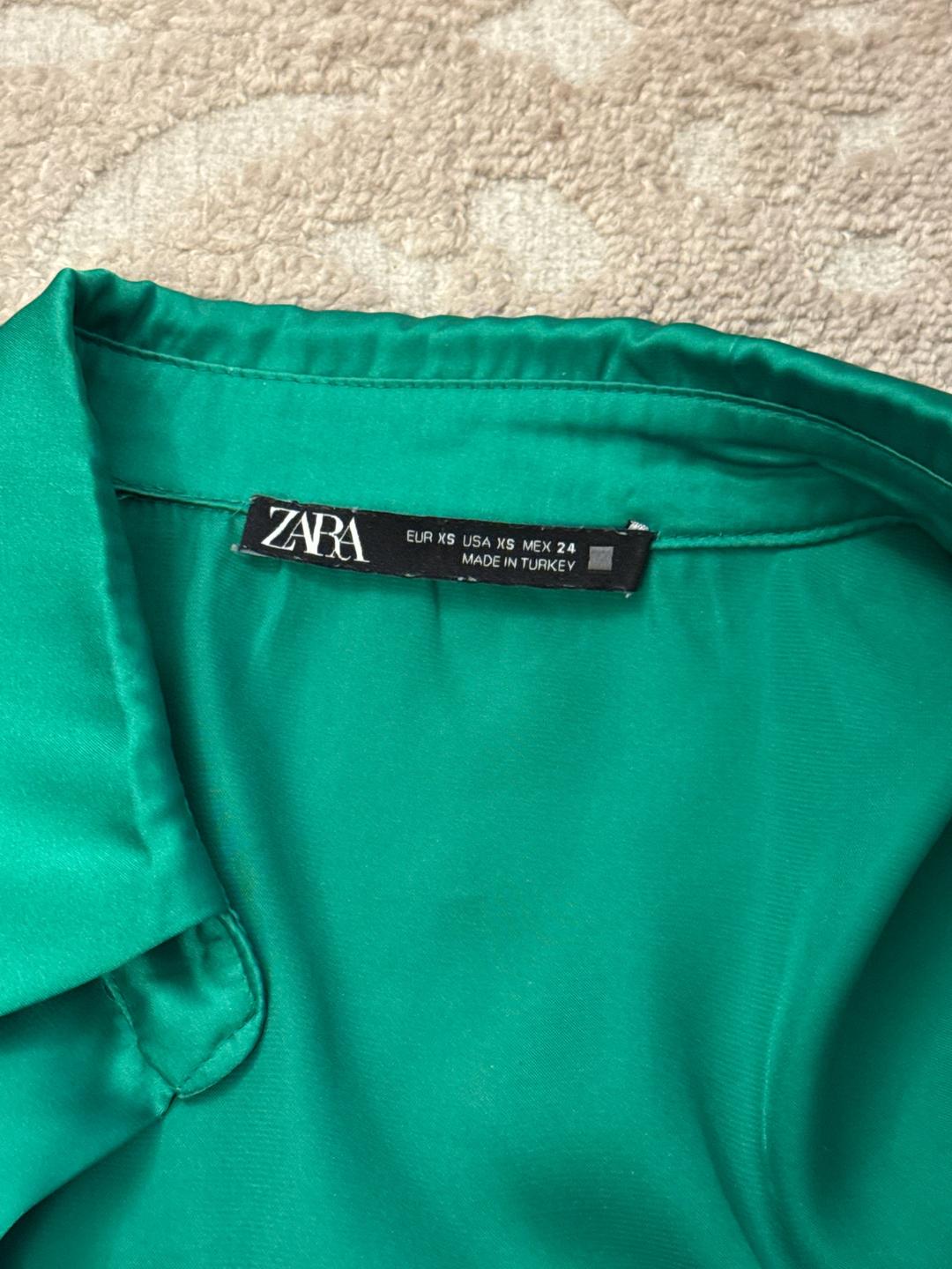 Zara Атласная зеленая блузка — фото 2
