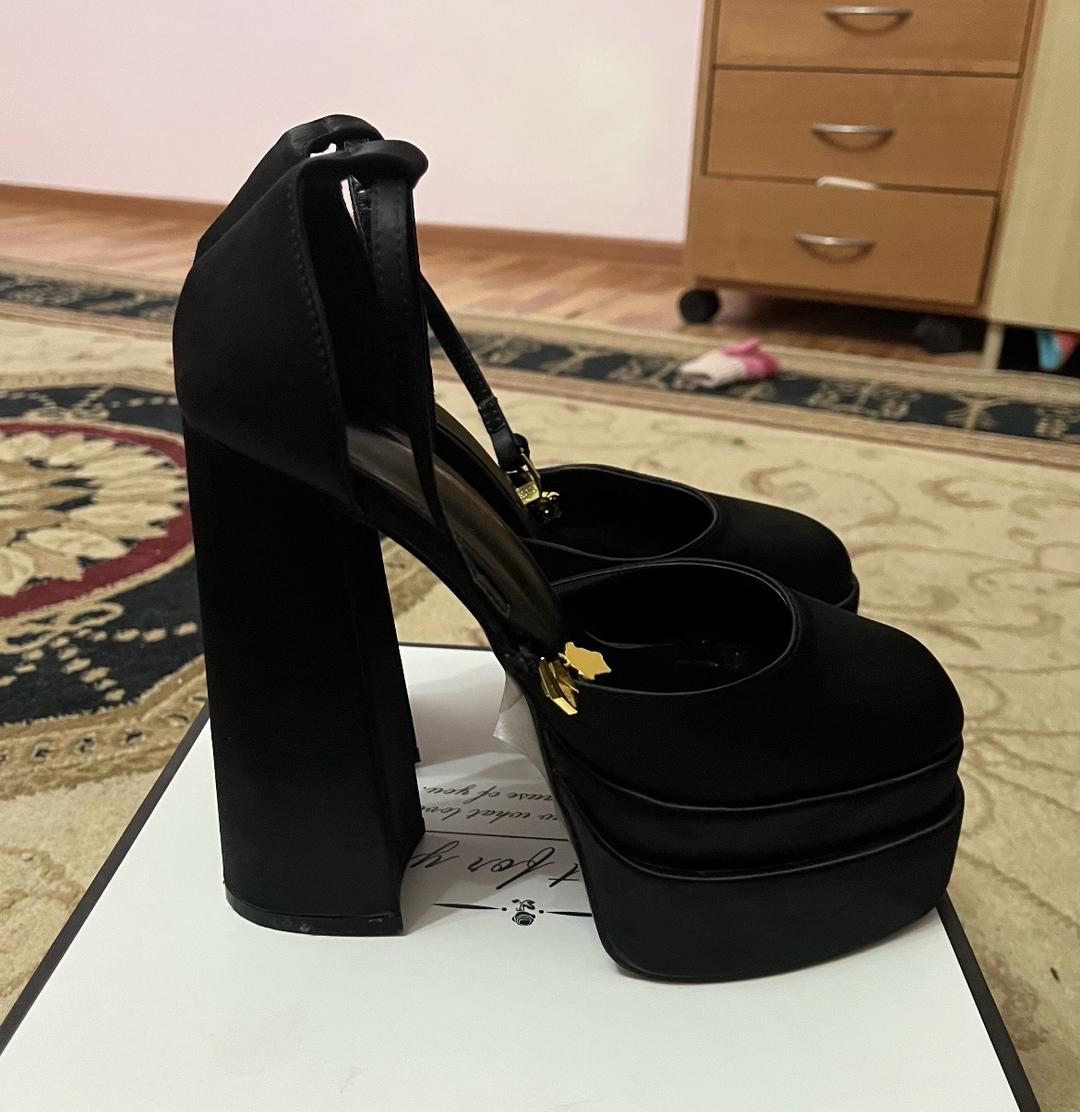 Versace Женские туфли на платформе и высоком каблуке — фото 2