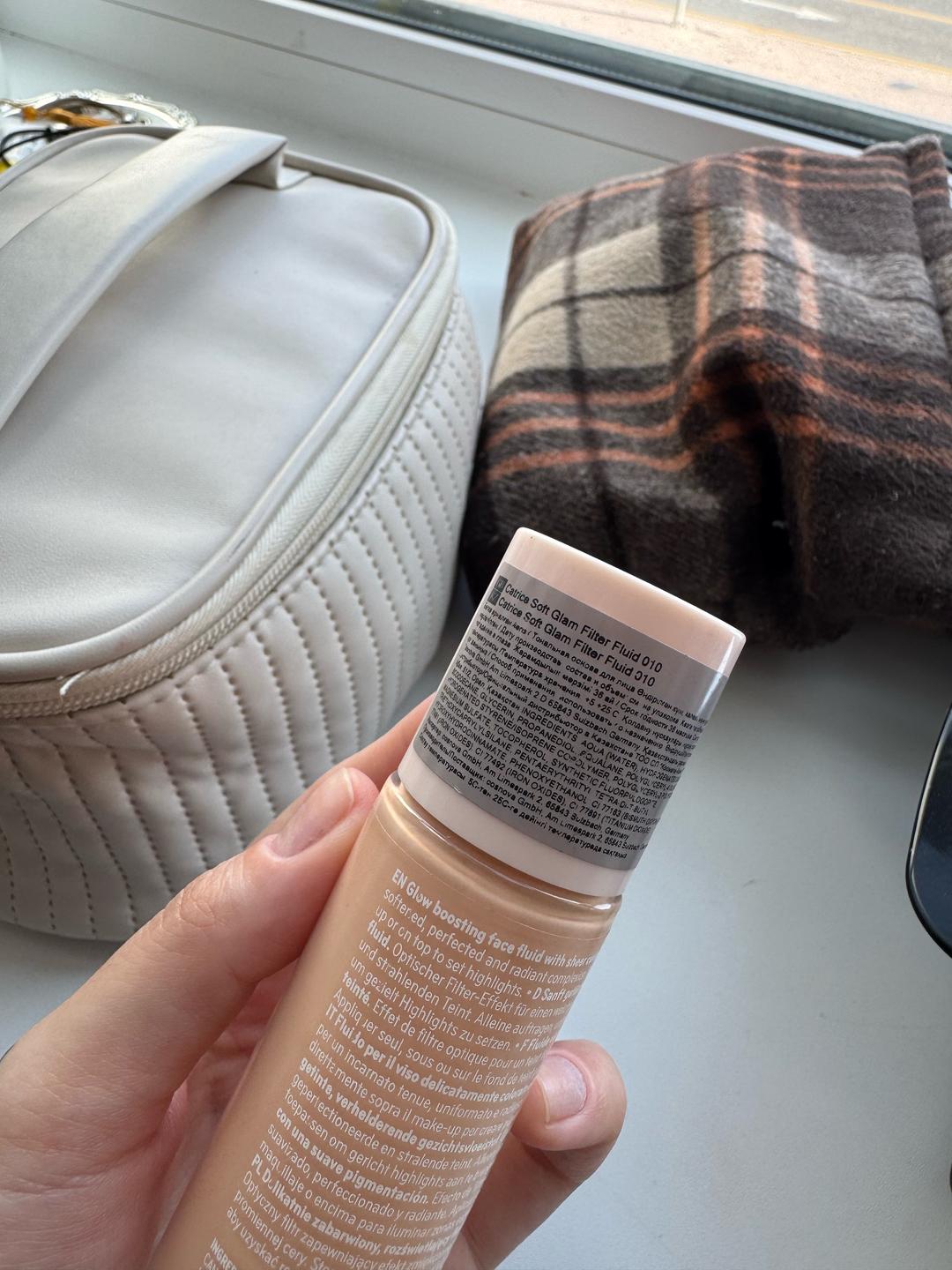 Catrice Тональный флюид Catrice Soft Glam Filter Fluid — фото 2