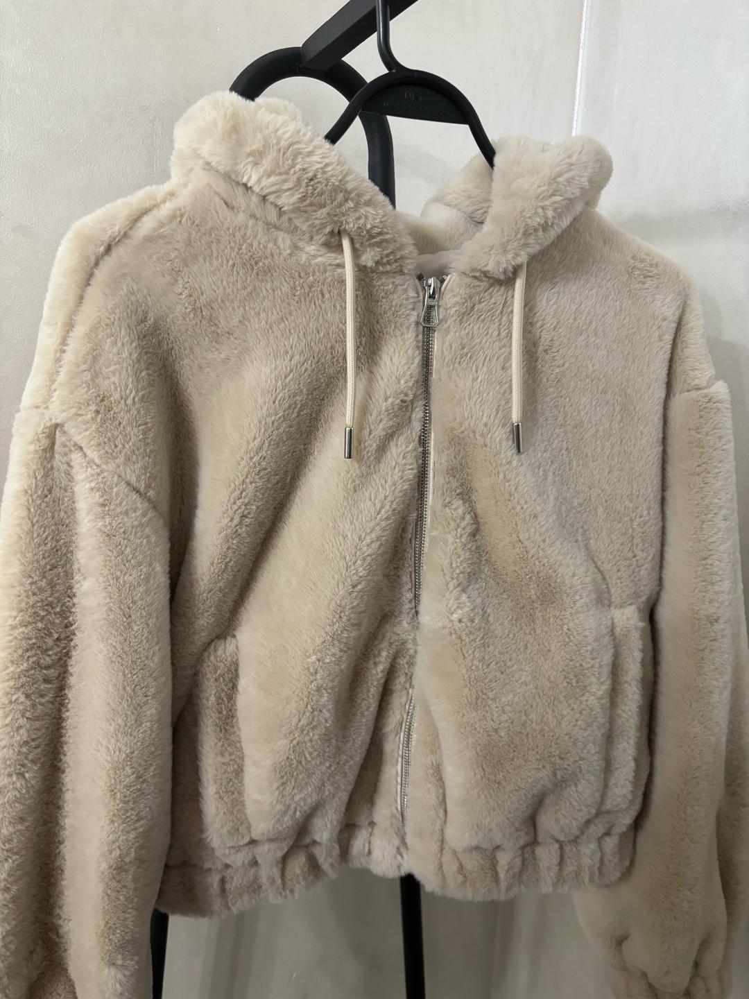 Bershka Bershka Куртка с капюшоном из искуственного меха — фото 2