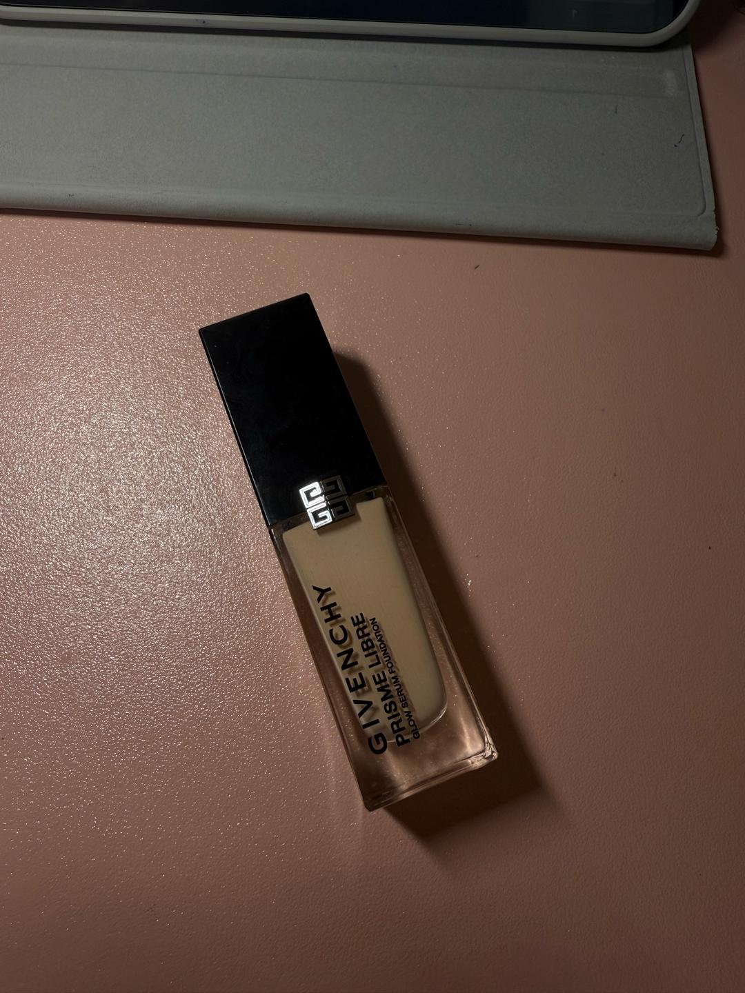 Givenchy Тональный крем Givenchy Prisme Libre Glow — фото 2