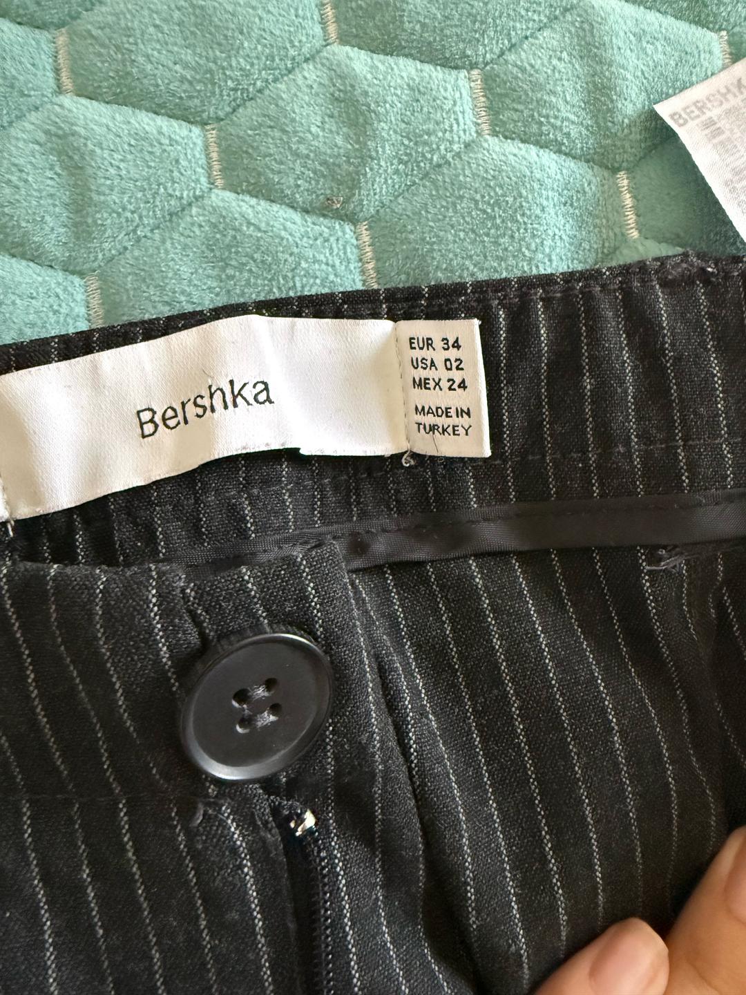 Bershka Чёрные брюки в полоску ( Bershka) — фото 2