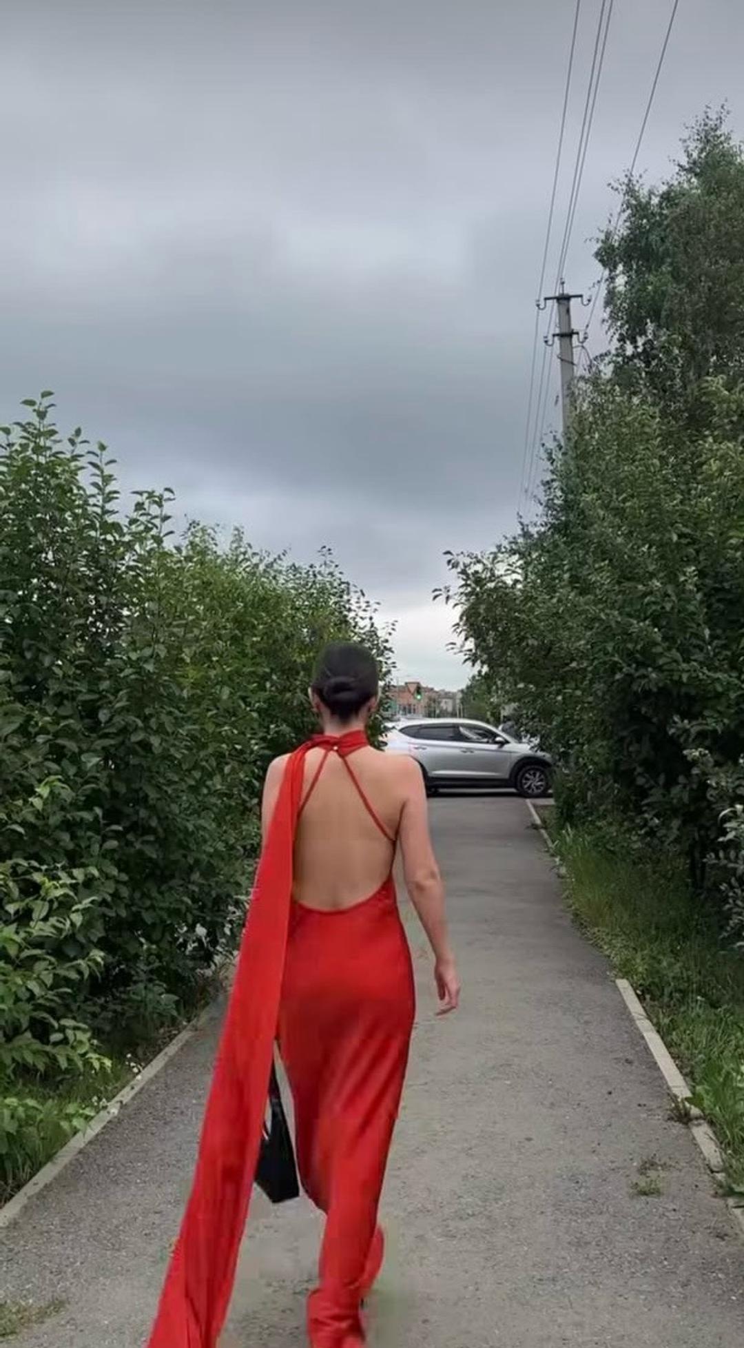 Нет бренда Вечернее длинное платье с открытой спиной — фото 2