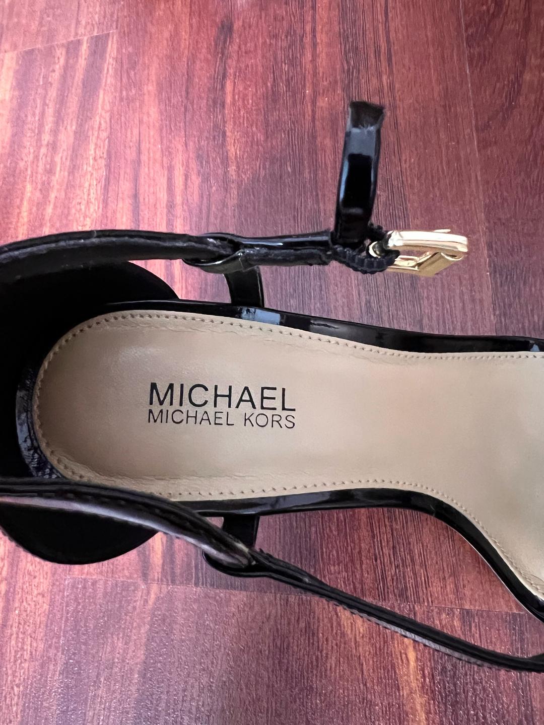 Нет бренда MICHAEL KORS — лаковые босоножки на каблуке 7,5 см — фото 2
