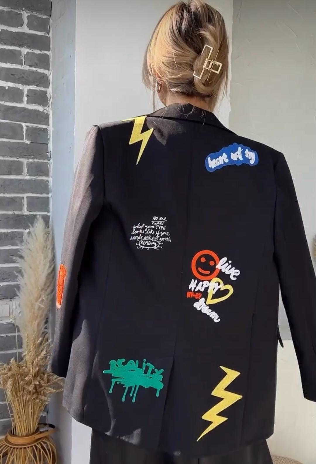 Quzu Стильный чёрный костюм с оригинальными яркими вышивками и принтами 🎨 — фото 2