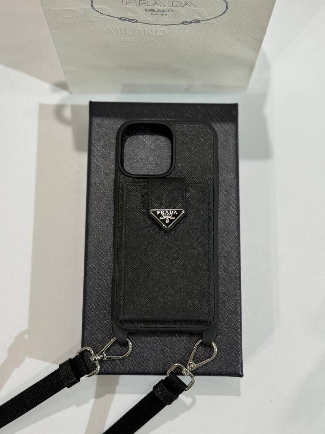 Prada Чехол Prada на 16 Pro Max — фото 2