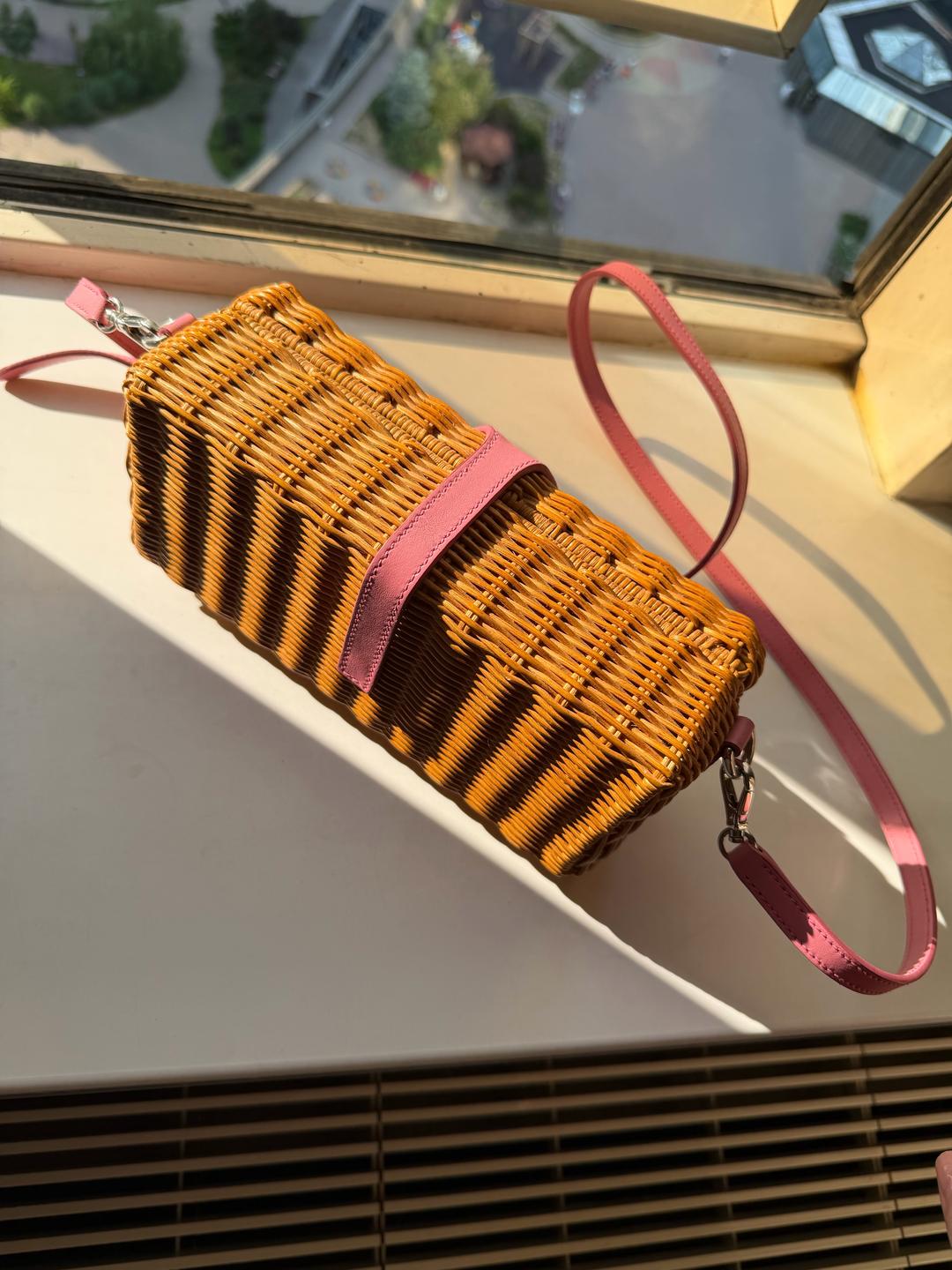 Miu Miu Плетеная сумка Miu Miu с розовыми кожаными деталями — фото 2