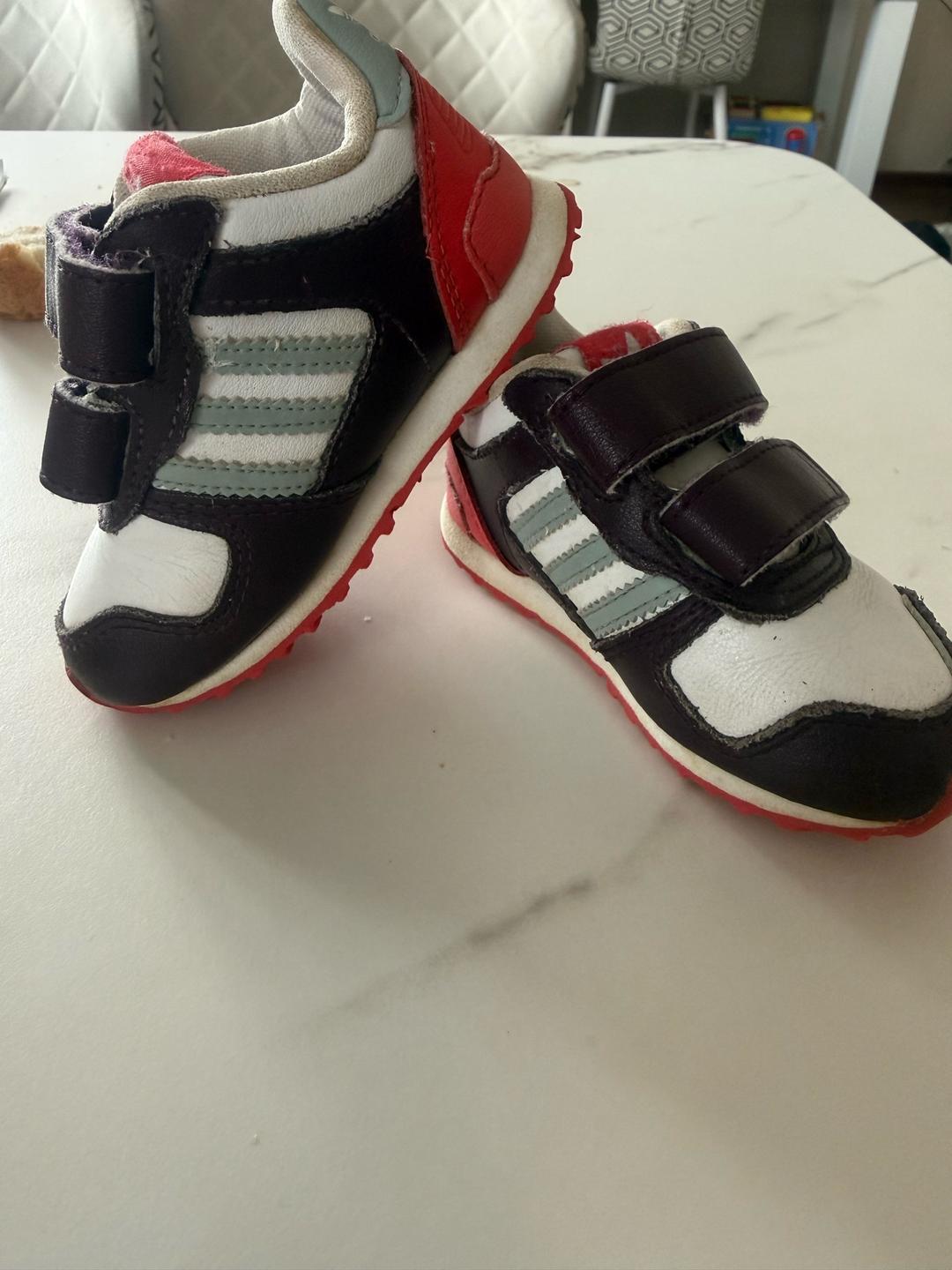 Adidas Кроссовки adidas 20 размера — фото 2