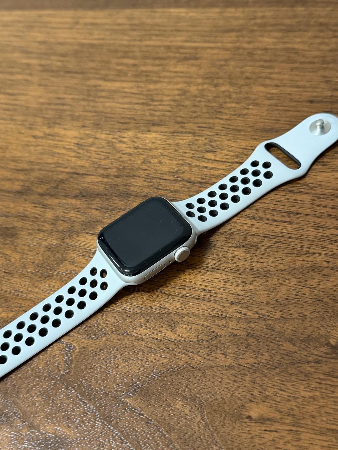 Apple Apple Watch SE Nike 40mm — фото 2