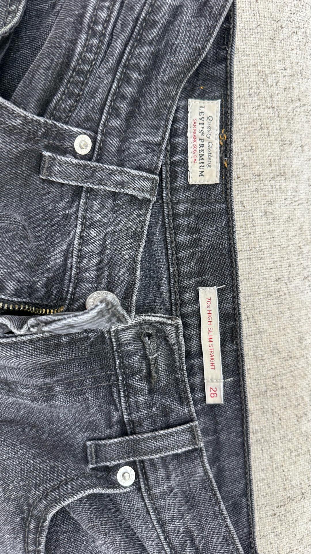 Levi's Черные джинсы Levi’s. В идеальном состоянии, надевала 3-4 раза. — фото 2