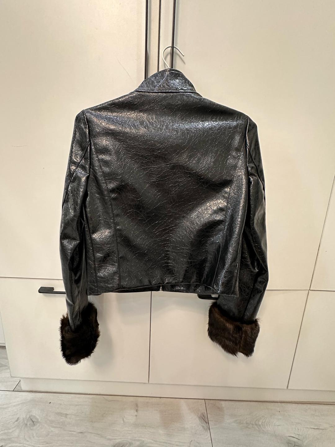 Zara Куртка ZARA с мехом на рукавах — фото 2