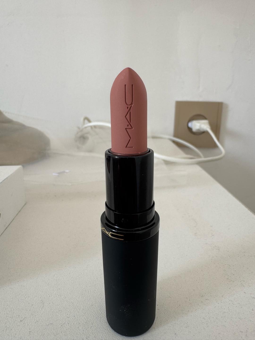 MAC Матовая помада MAC Powder Kiss Be my bridesmaid — фото 2